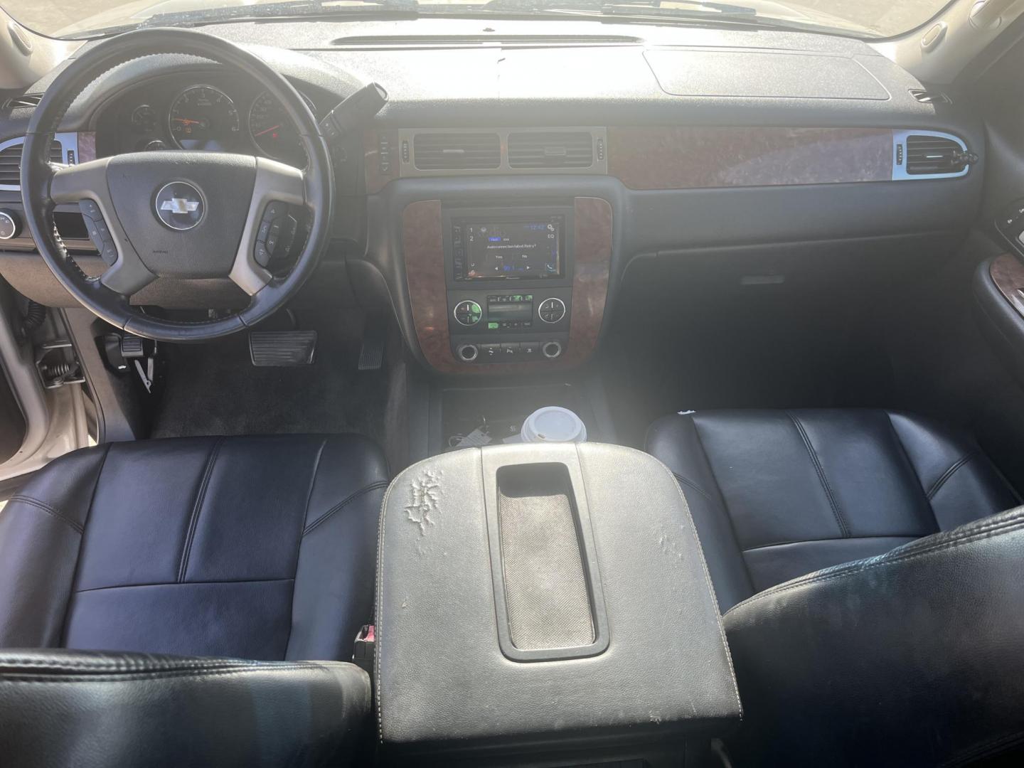 2007 GOLD /TAN Chevrolet Tahoe LS 2WD (1GNFC13J77R) with an 5.3L V8 OHV 16V engine, 4-Speed Automatic Overdrive transmission, located at 14700 Tomball Parkway 249, Houston, TX, 77086, (281) 444-2200, 29.928619, -95.504074 - Photo#10