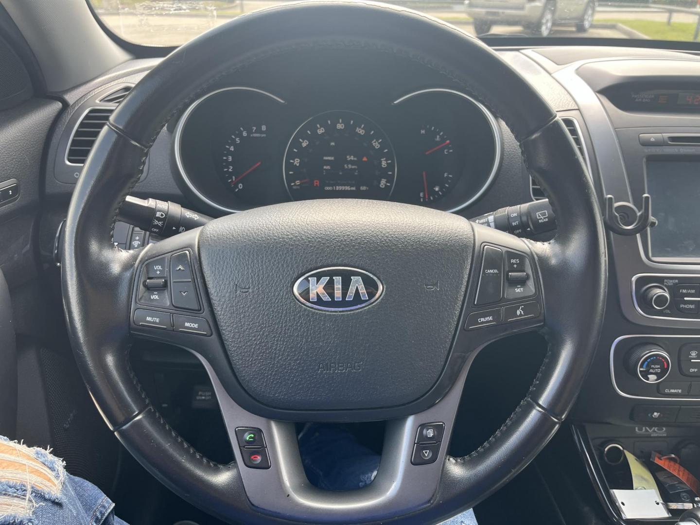 2014 silver /black Kia Sorento EX V6 2WD (5XYKU4A77EG) with an 3.3L V6 DOHC 24V engine, 6-Speed Automatic transmission, located at 14700 Tomball Parkway 249, Houston, TX, 77086, (281) 444-2200, 29.928619, -95.504074 - Photo#15