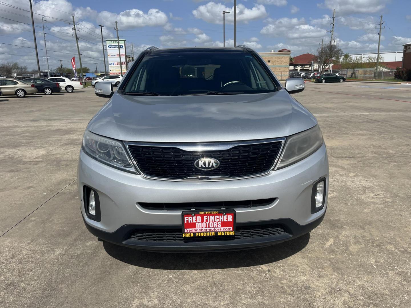 2014 silver /black Kia Sorento EX V6 2WD (5XYKU4A77EG) with an 3.3L V6 DOHC 24V engine, 6-Speed Automatic transmission, located at 14700 Tomball Parkway 249, Houston, TX, 77086, (281) 444-2200, 29.928619, -95.504074 - Photo#1