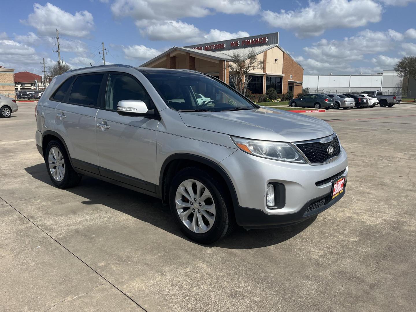 2014 silver /black Kia Sorento EX V6 2WD (5XYKU4A77EG) with an 3.3L V6 DOHC 24V engine, 6-Speed Automatic transmission, located at 14700 Tomball Parkway 249, Houston, TX, 77086, (281) 444-2200, 29.928619, -95.504074 - Photo#0