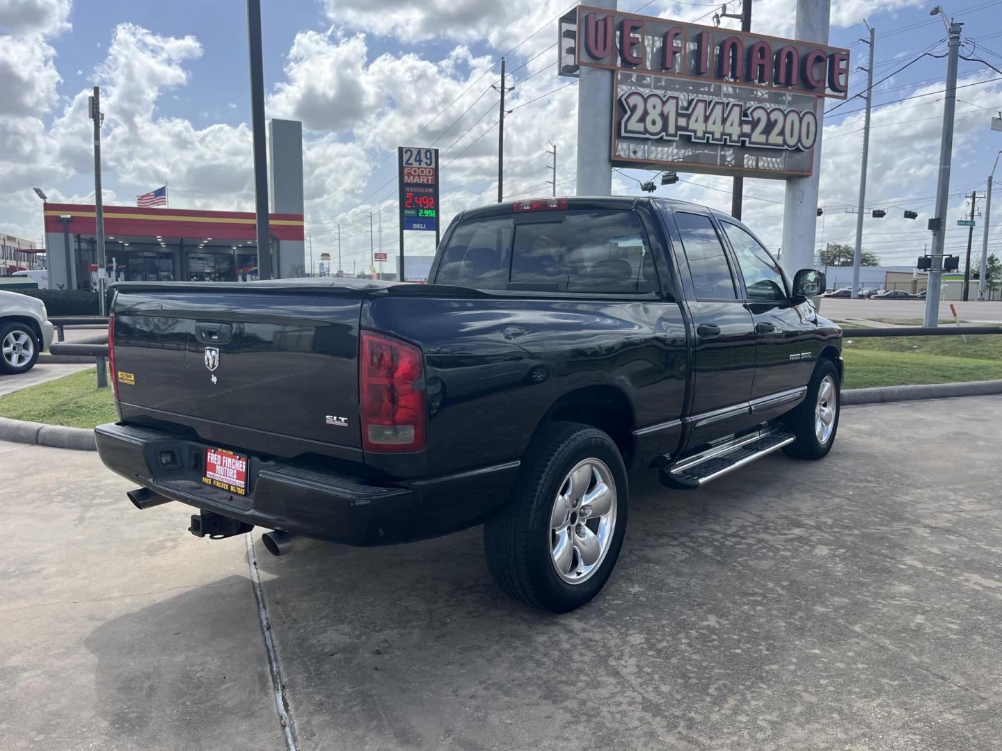 2005 black /black Dodge Ram 1500 Laramie Quad Cab Long Bed 2WD (1D7HA18D55S) with an 5.7L V8 OHV 16V engine, 5-Speed Automatic Overdrive transmission, located at 14700 Tomball Parkway 249, Houston, TX, 77086, (281) 444-2200, 29.928619, -95.504074 - Photo#5