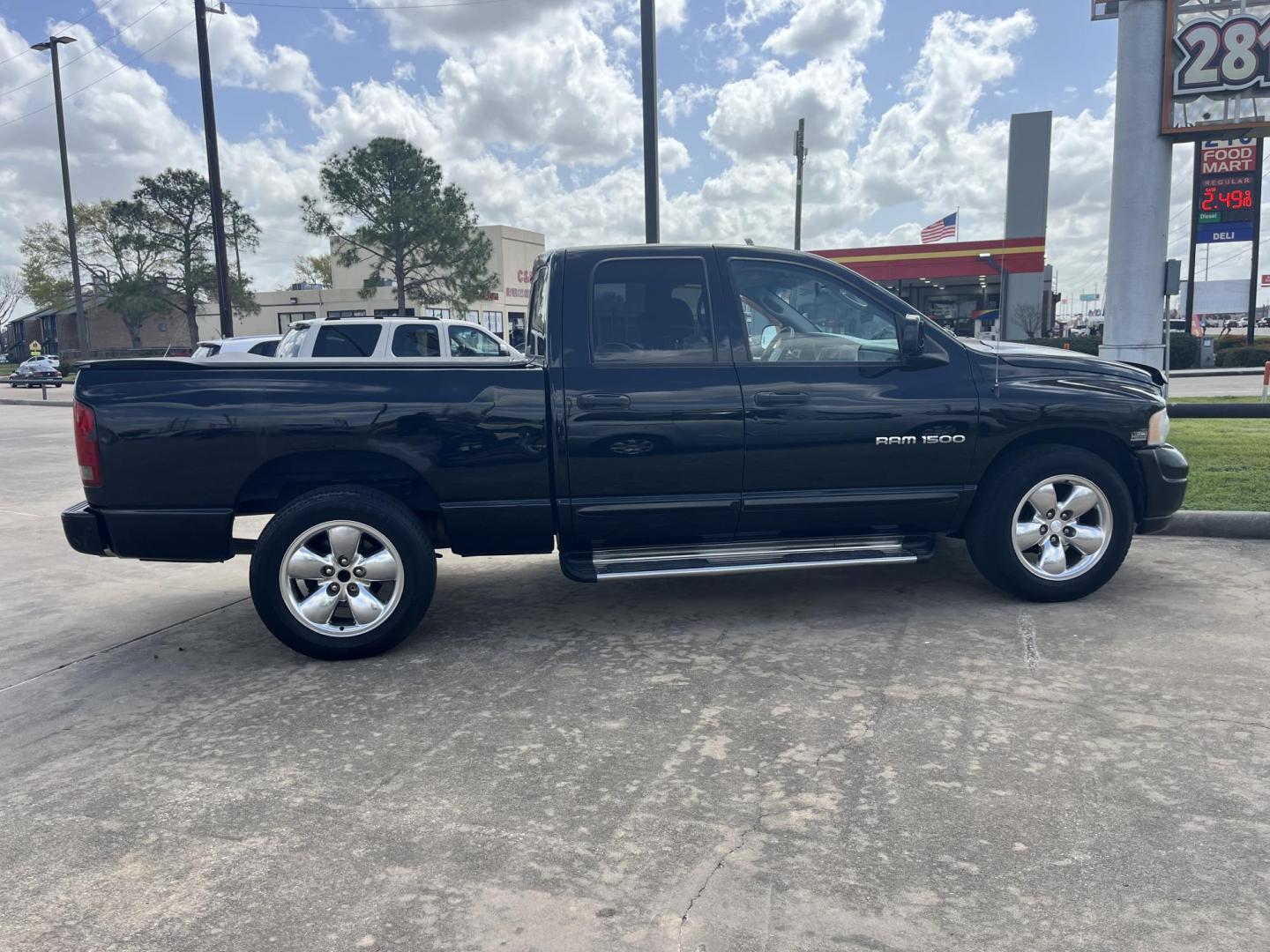 2005 black /black Dodge Ram 1500 Laramie Quad Cab Long Bed 2WD (1D7HA18D55S) with an 5.7L V8 OHV 16V engine, 5-Speed Automatic Overdrive transmission, located at 14700 Tomball Parkway 249, Houston, TX, 77086, (281) 444-2200, 29.928619, -95.504074 - Photo#7