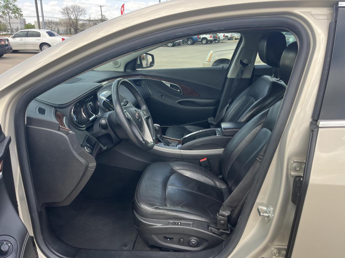 2011 GOLD /TAN Buick LaCrosse CXL FWD (1G4GC5EC9BF) with an 2.4L L4 DOHC 16V engine, 6-Speed Automatic Overdrive transmission, located at 14700 Tomball Parkway 249, Houston, TX, 77086, (281) 444-2200, 29.928619, -95.504074 - Photo#8