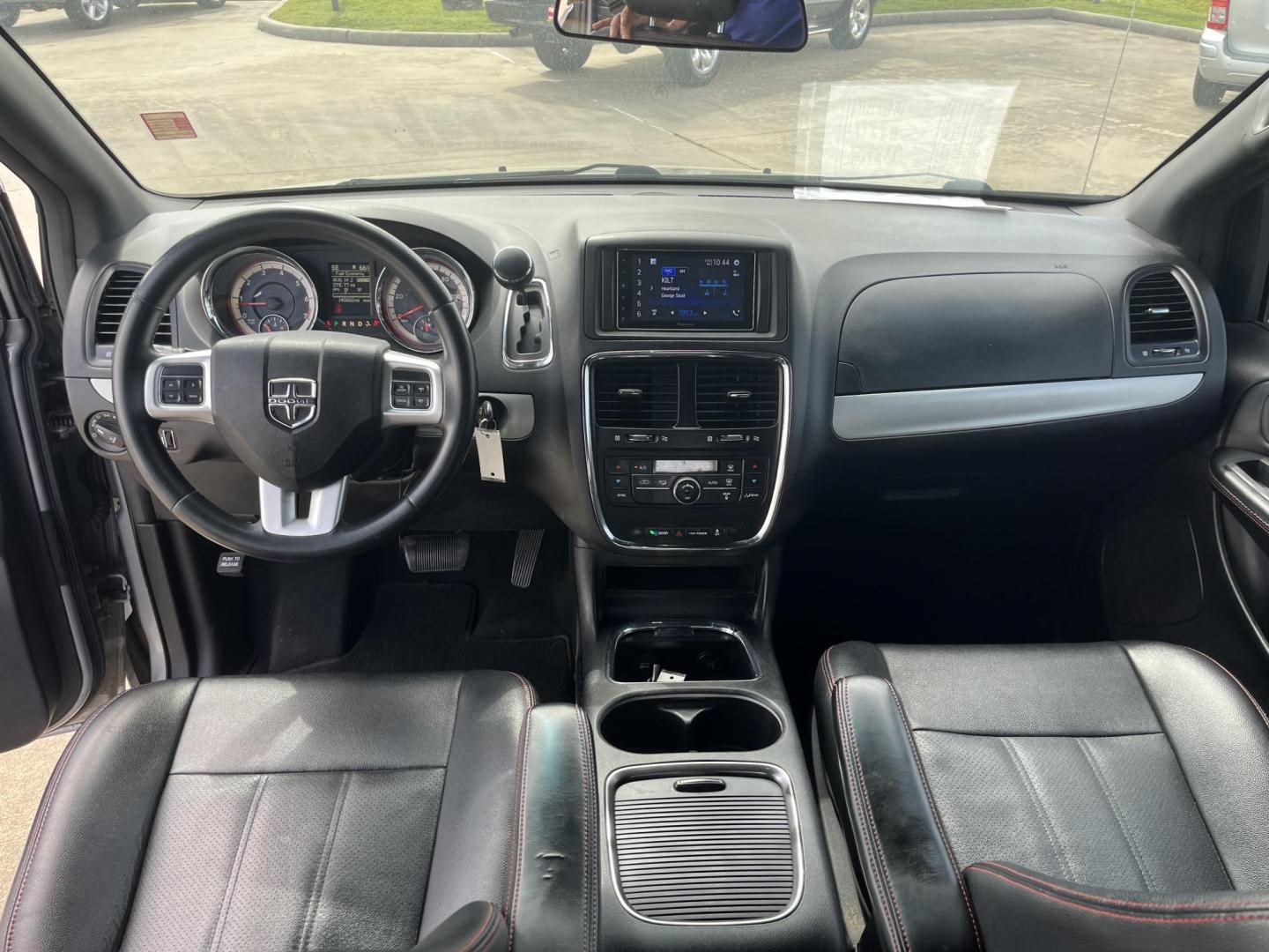 2016 GRAY /black Dodge Grand Caravan R/T (2C4RDGEG0GR) with an 3.6L V6 DOHC 24V engine, 6A transmission, located at 14700 Tomball Parkway 249, Houston, TX, 77086, (281) 444-2200, 29.928619, -95.504074 - Photo#10