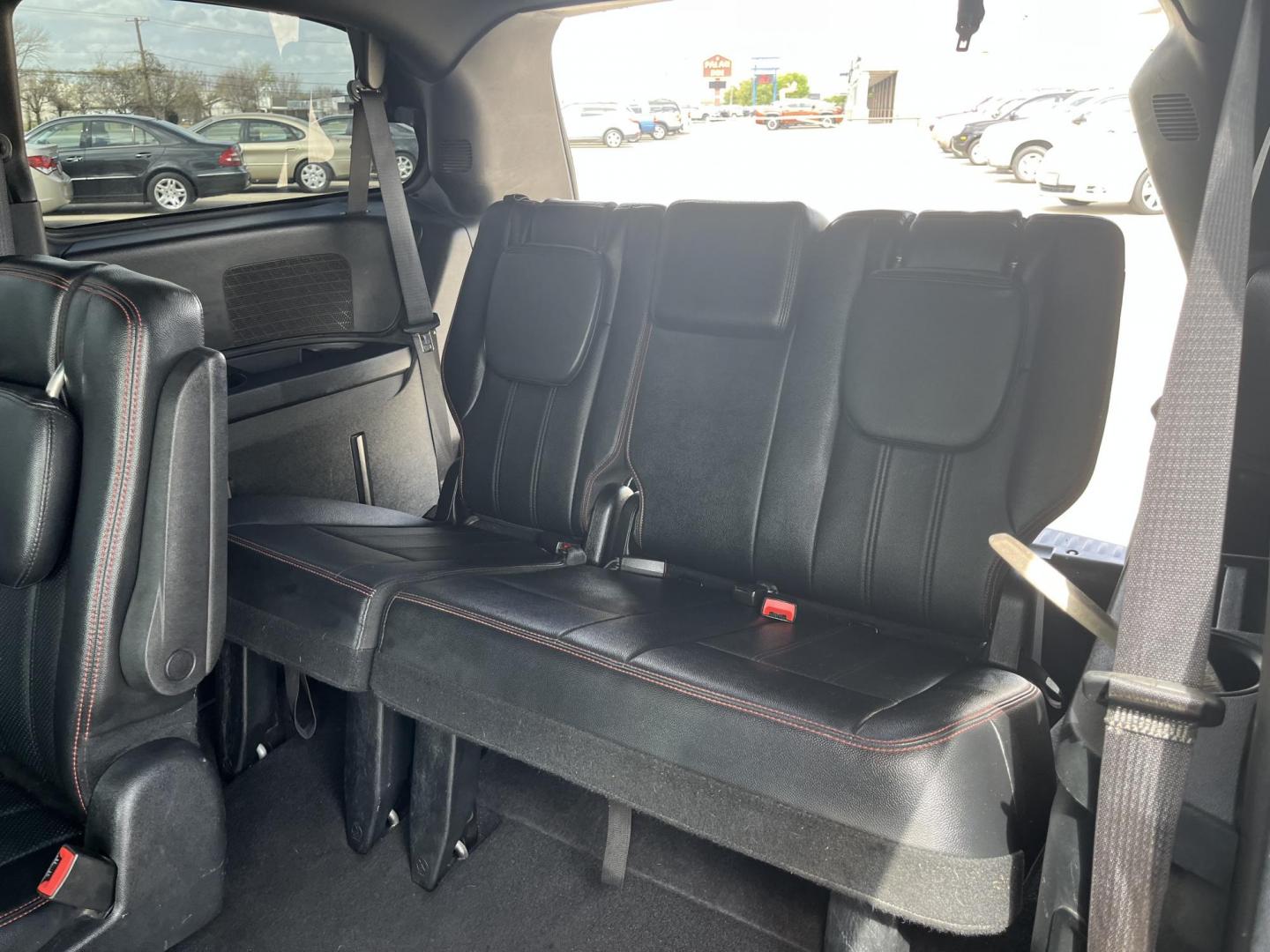 2016 GRAY /black Dodge Grand Caravan R/T (2C4RDGEG0GR) with an 3.6L V6 DOHC 24V engine, 6A transmission, located at 14700 Tomball Parkway 249, Houston, TX, 77086, (281) 444-2200, 29.928619, -95.504074 - Photo#11