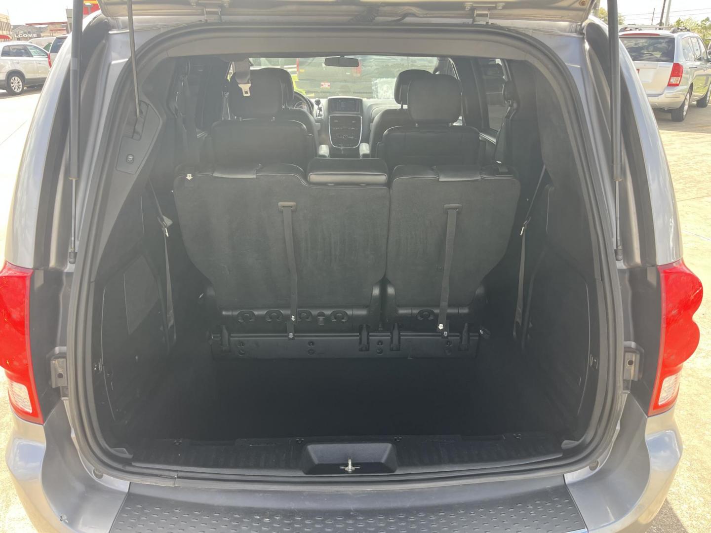2016 GRAY /black Dodge Grand Caravan R/T (2C4RDGEG0GR) with an 3.6L V6 DOHC 24V engine, 6A transmission, located at 14700 Tomball Parkway 249, Houston, TX, 77086, (281) 444-2200, 29.928619, -95.504074 - Photo#14