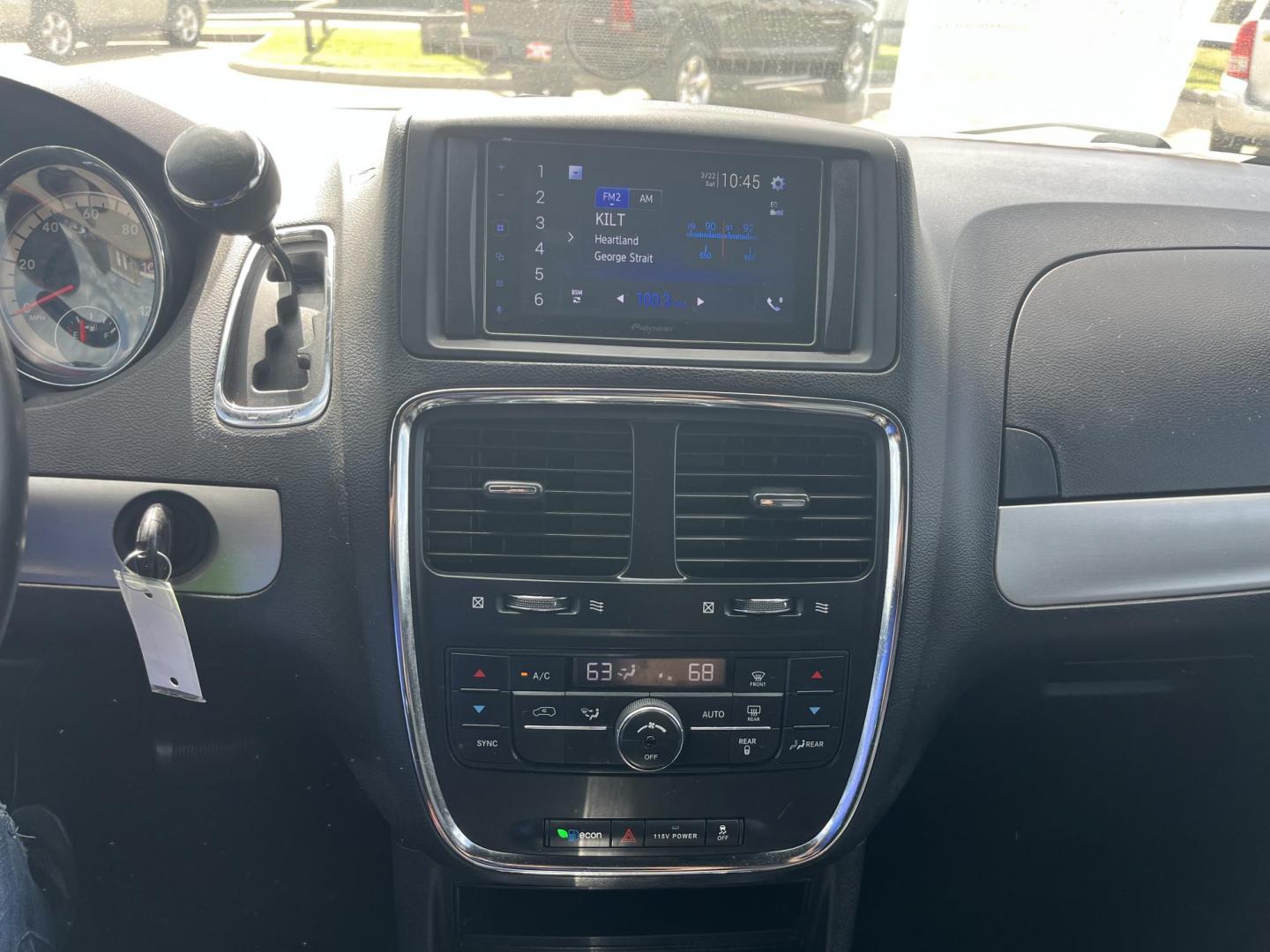 2016 GRAY /black Dodge Grand Caravan R/T (2C4RDGEG0GR) with an 3.6L V6 DOHC 24V engine, 6A transmission, located at 14700 Tomball Parkway 249, Houston, TX, 77086, (281) 444-2200, 29.928619, -95.504074 - Photo#16