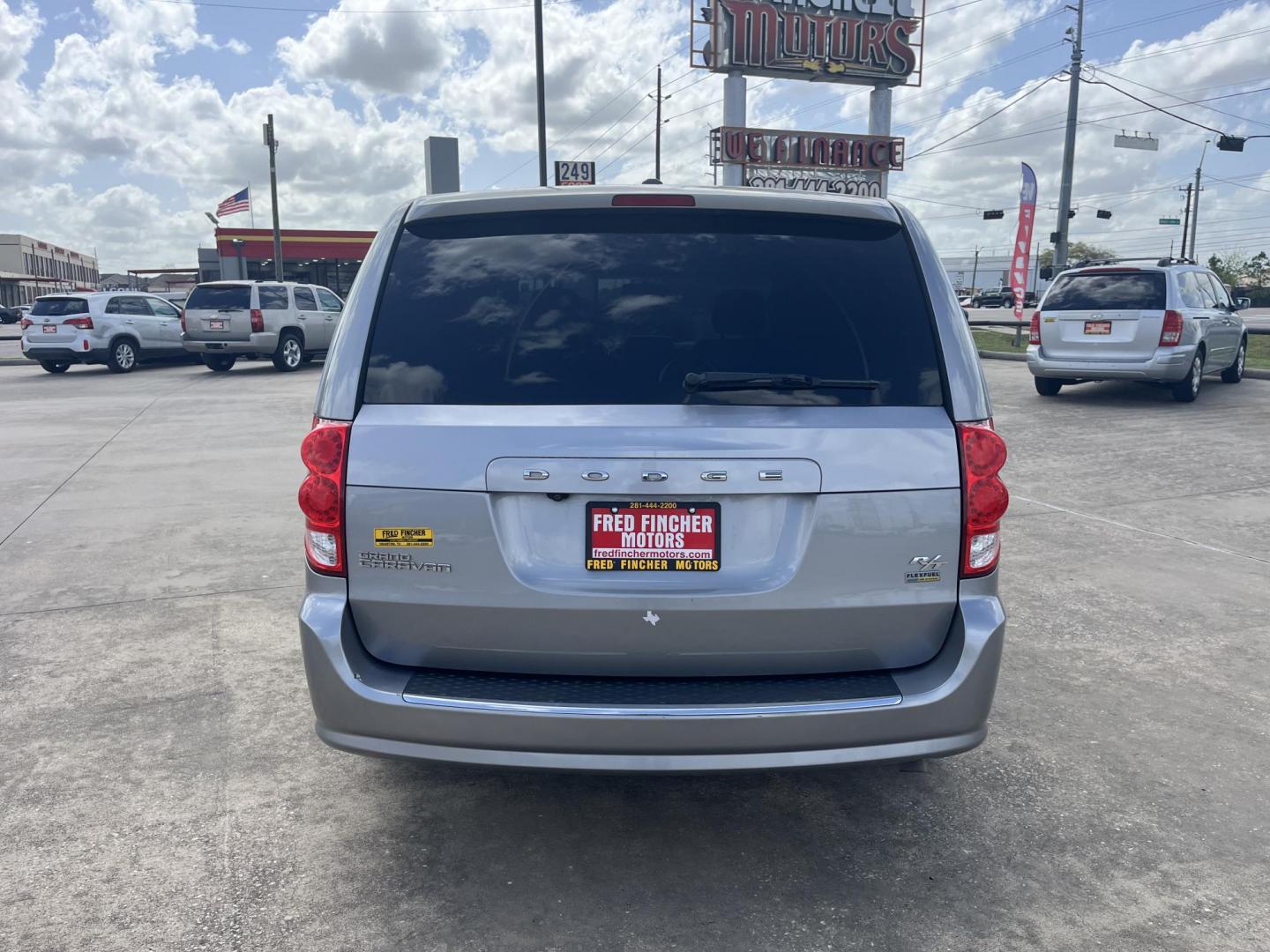 2016 GRAY /black Dodge Grand Caravan R/T (2C4RDGEG0GR) with an 3.6L V6 DOHC 24V engine, 6A transmission, located at 14700 Tomball Parkway 249, Houston, TX, 77086, (281) 444-2200, 29.928619, -95.504074 - Photo#6