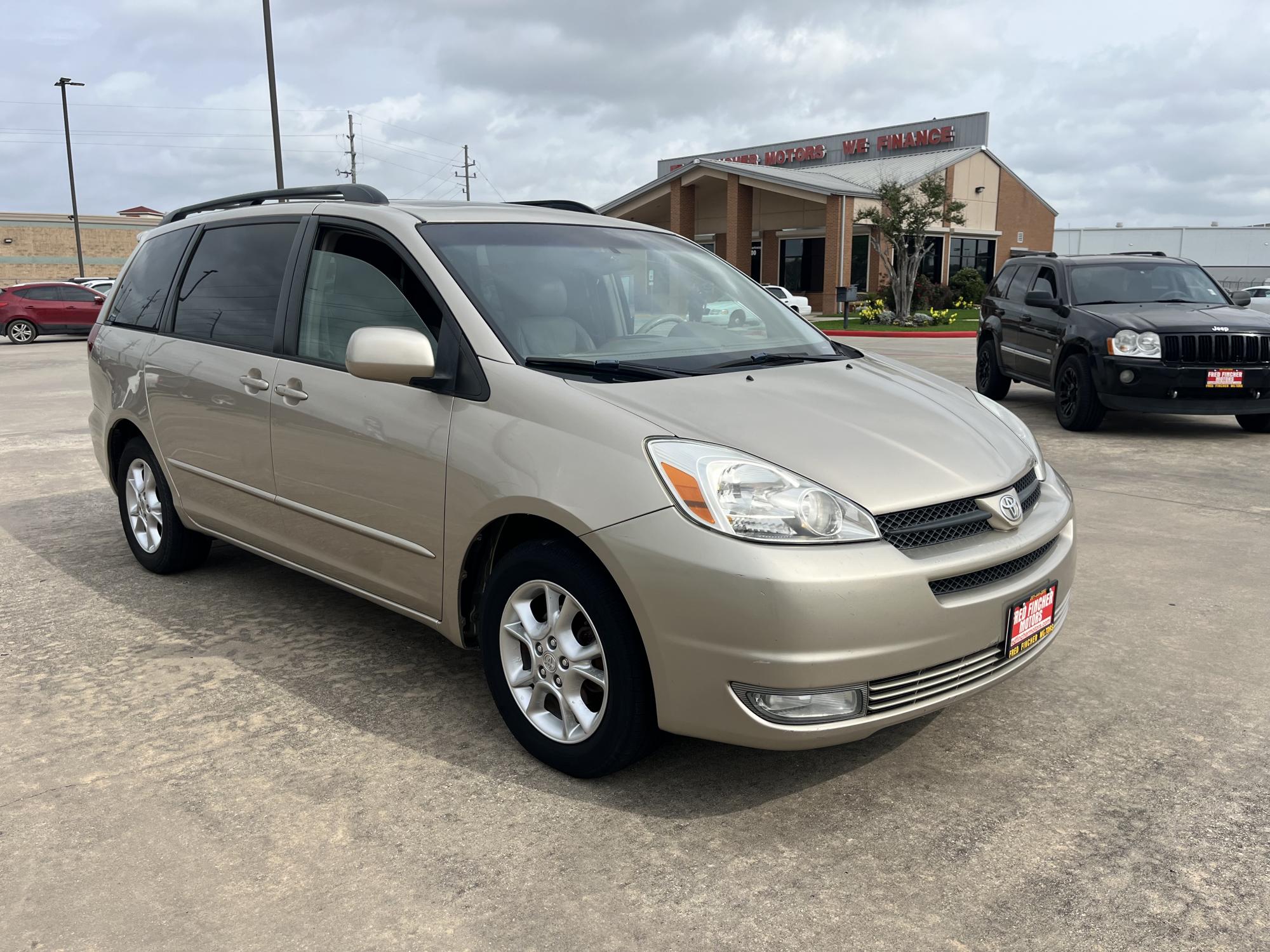 photo of 2005 Toyota Sienna XLE