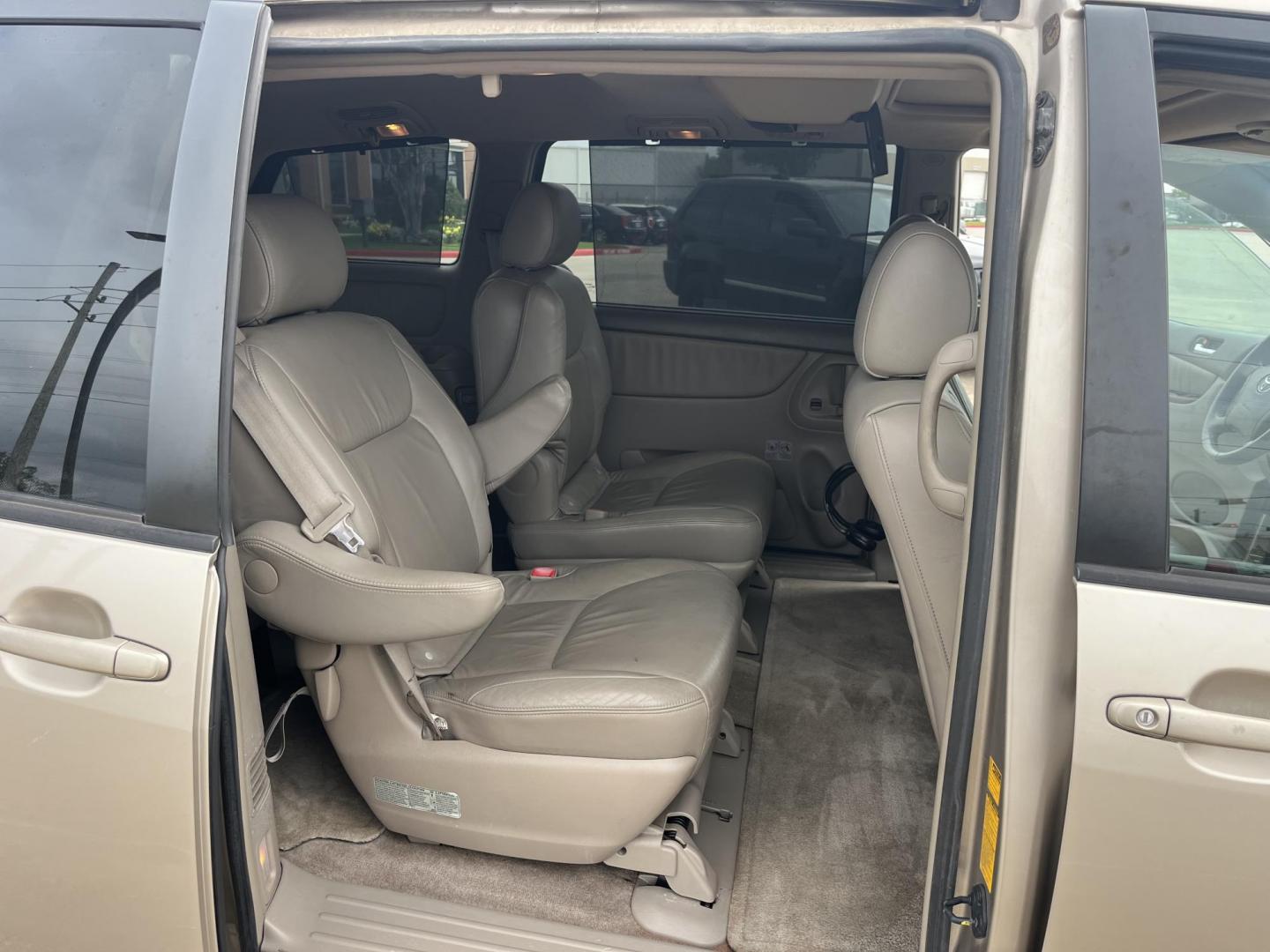 2005 GOLD /TAN Toyota Sienna XLE (5TDZA22C35S) with an 3.3L V6 DOHC 24V engine, 5-Speed Automatic Overdrive transmission, located at 14700 Tomball Parkway 249, Houston, TX, 77086, (281) 444-2200, 29.928619, -95.504074 - Photo#13