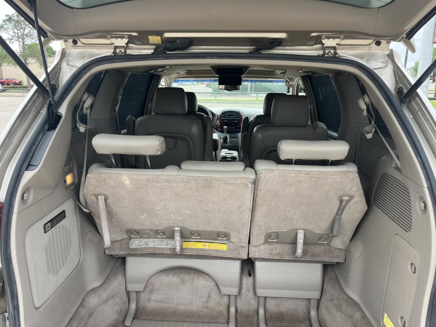2005 GOLD /TAN Toyota Sienna XLE (5TDZA22C35S) with an 3.3L V6 DOHC 24V engine, 5-Speed Automatic Overdrive transmission, located at 14700 Tomball Parkway 249, Houston, TX, 77086, (281) 444-2200, 29.928619, -95.504074 - Photo#15