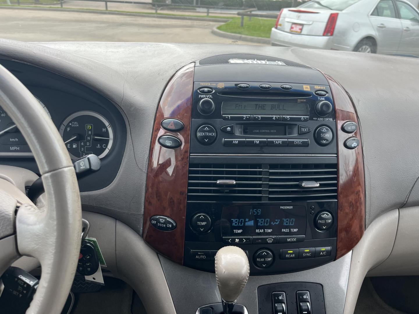 2005 GOLD /TAN Toyota Sienna XLE (5TDZA22C35S) with an 3.3L V6 DOHC 24V engine, 5-Speed Automatic Overdrive transmission, located at 14700 Tomball Parkway 249, Houston, TX, 77086, (281) 444-2200, 29.928619, -95.504074 - Photo#16