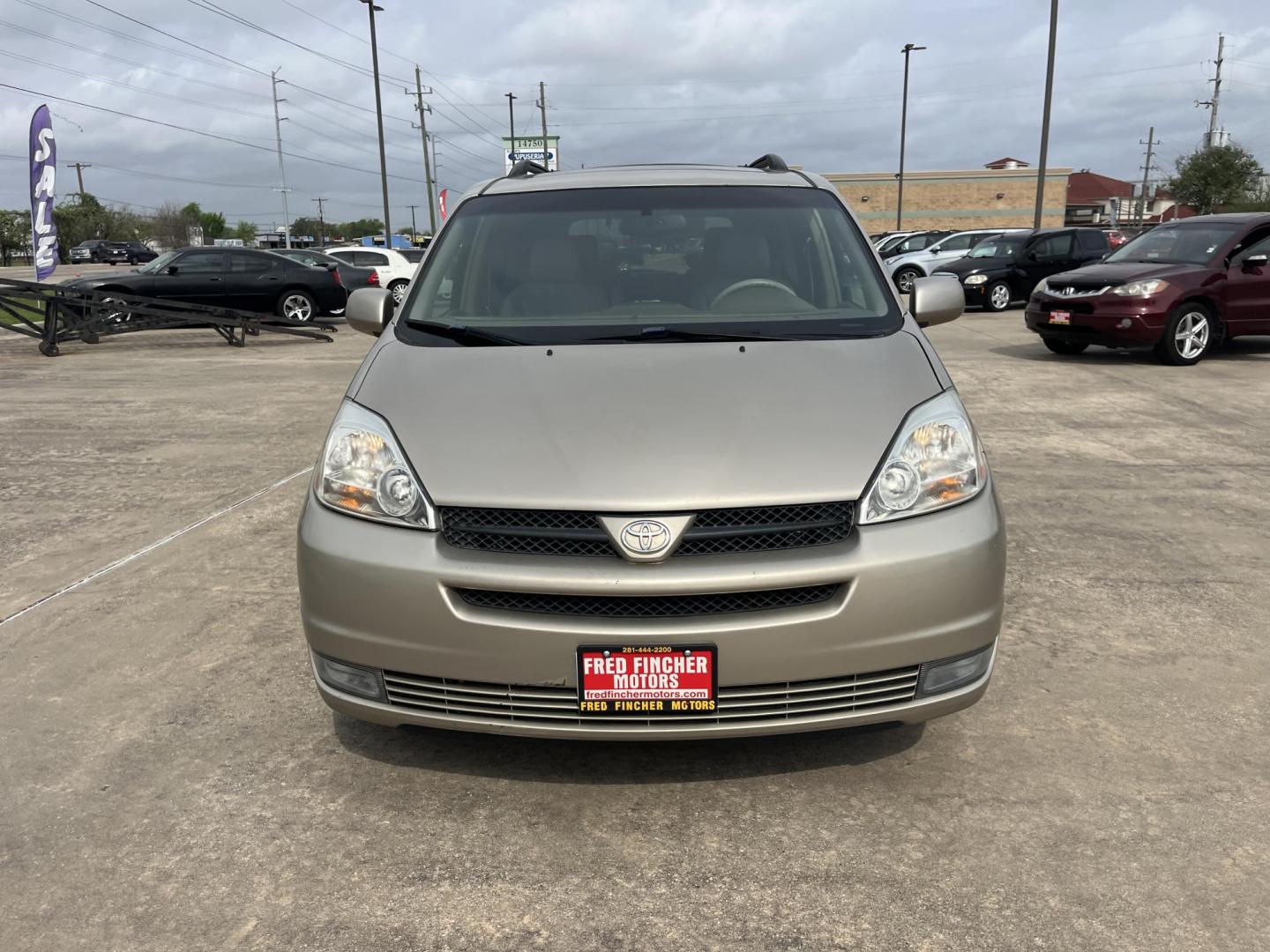 2005 GOLD /TAN Toyota Sienna XLE (5TDZA22C35S) with an 3.3L V6 DOHC 24V engine, 5-Speed Automatic Overdrive transmission, located at 14700 Tomball Parkway 249, Houston, TX, 77086, (281) 444-2200, 29.928619, -95.504074 - Photo#2