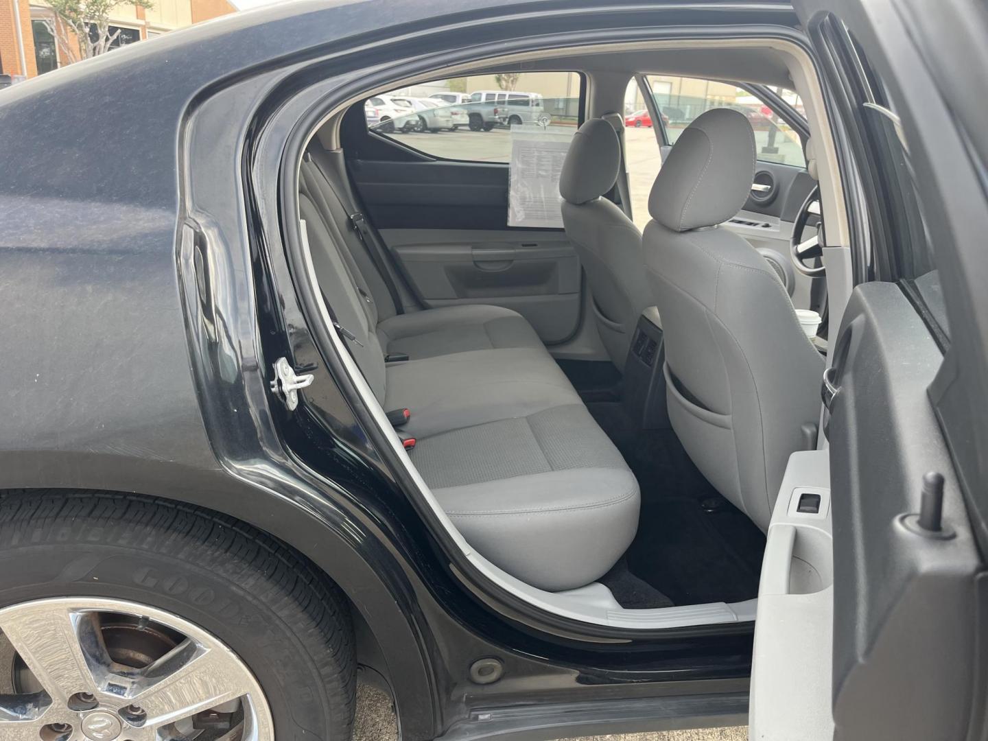2007 black /black Dodge Charger SE (2B3KA43GX7H) with an 3.5L V6 SOHC 24V engine, 5-Speed Automatic Overdrive transmission, located at 14700 Tomball Parkway 249, Houston, TX, 77086, (281) 444-2200, 29.928619, -95.504074 - Photo#14