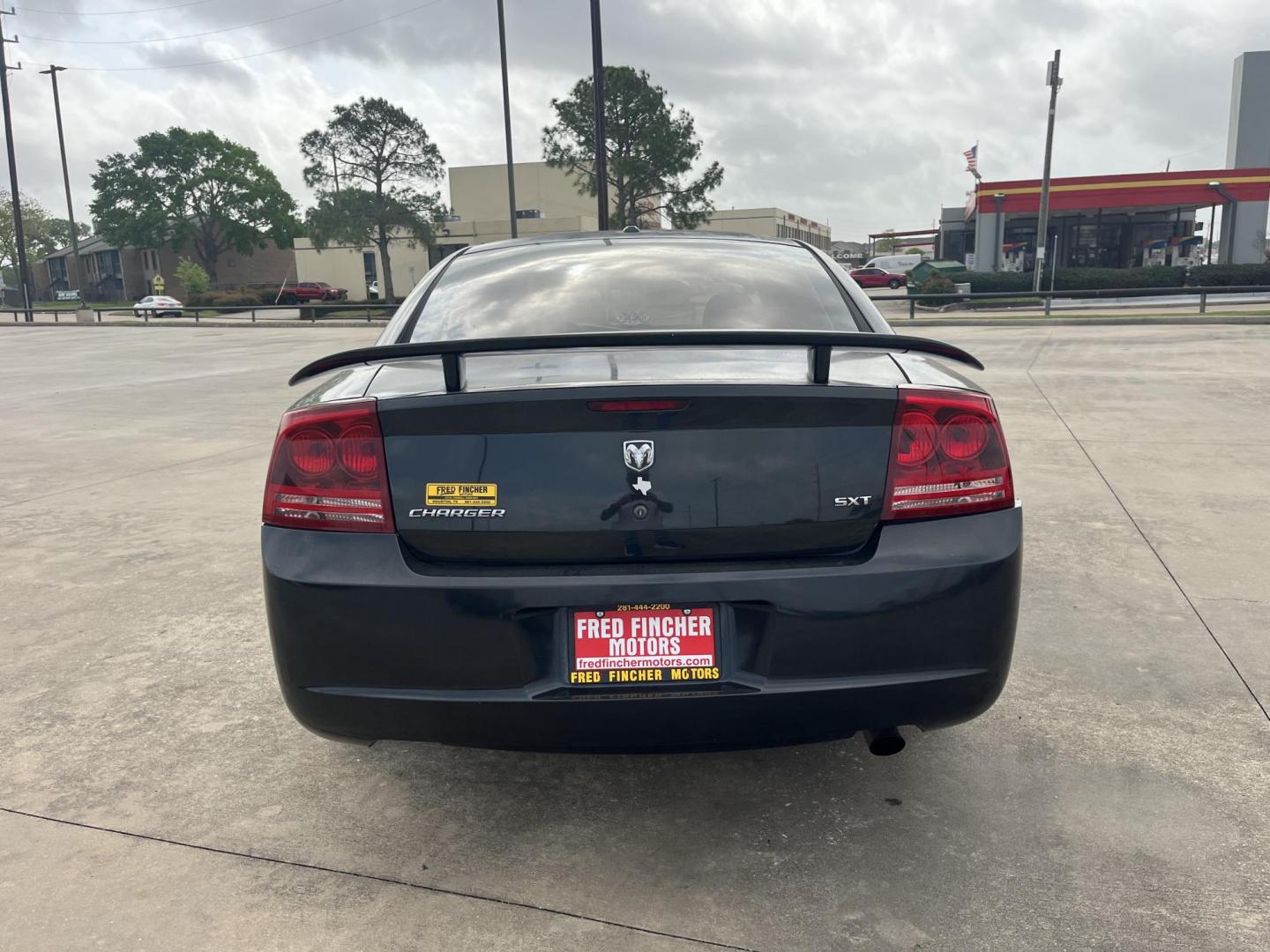 2007 black /black Dodge Charger SE (2B3KA43GX7H) with an 3.5L V6 SOHC 24V engine, 5-Speed Automatic Overdrive transmission, located at 14700 Tomball Parkway 249, Houston, TX, 77086, (281) 444-2200, 29.928619, -95.504074 - Photo#3