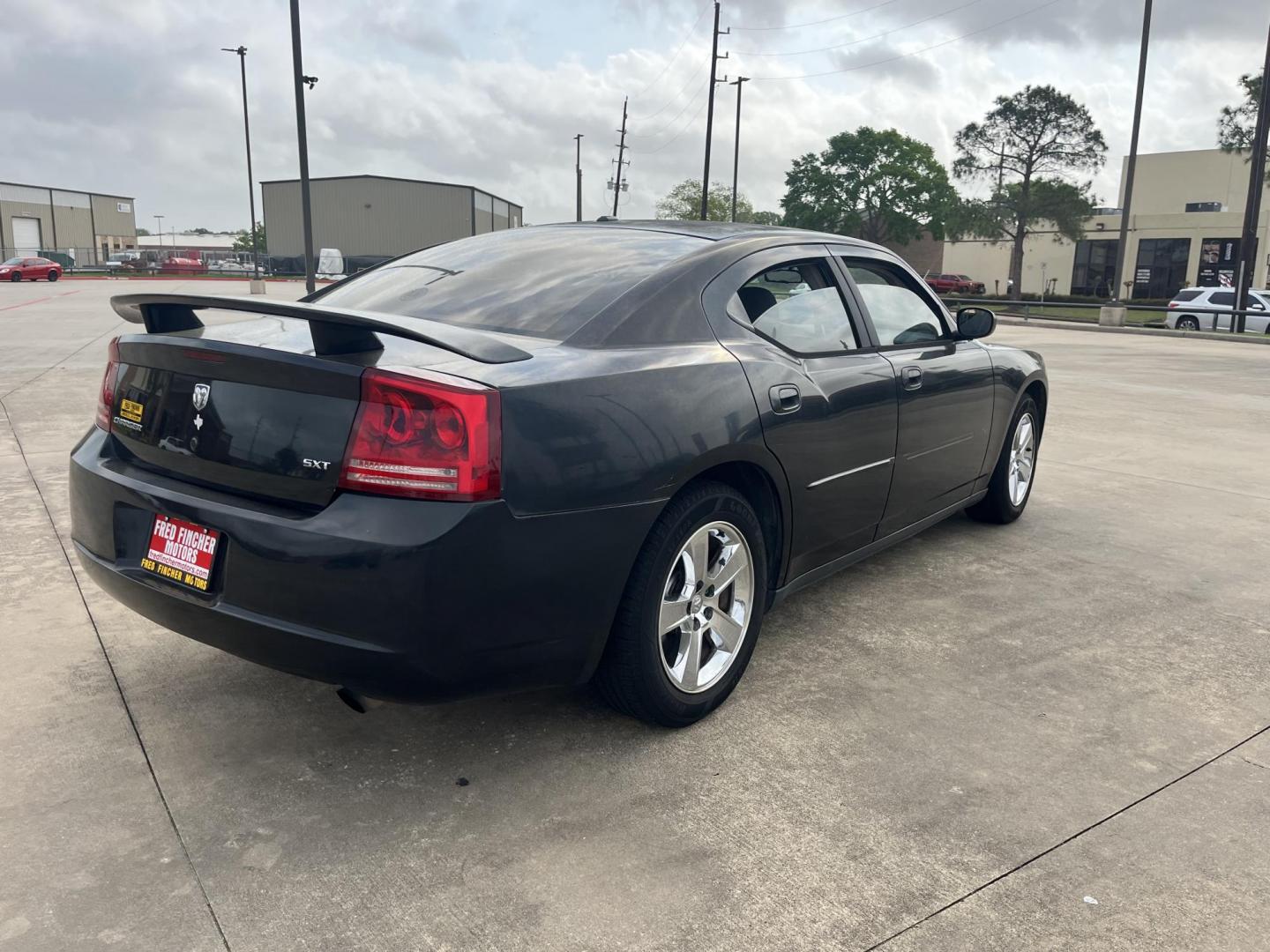 2007 black /black Dodge Charger SE (2B3KA43GX7H) with an 3.5L V6 SOHC 24V engine, 5-Speed Automatic Overdrive transmission, located at 14700 Tomball Parkway 249, Houston, TX, 77086, (281) 444-2200, 29.928619, -95.504074 - Photo#5