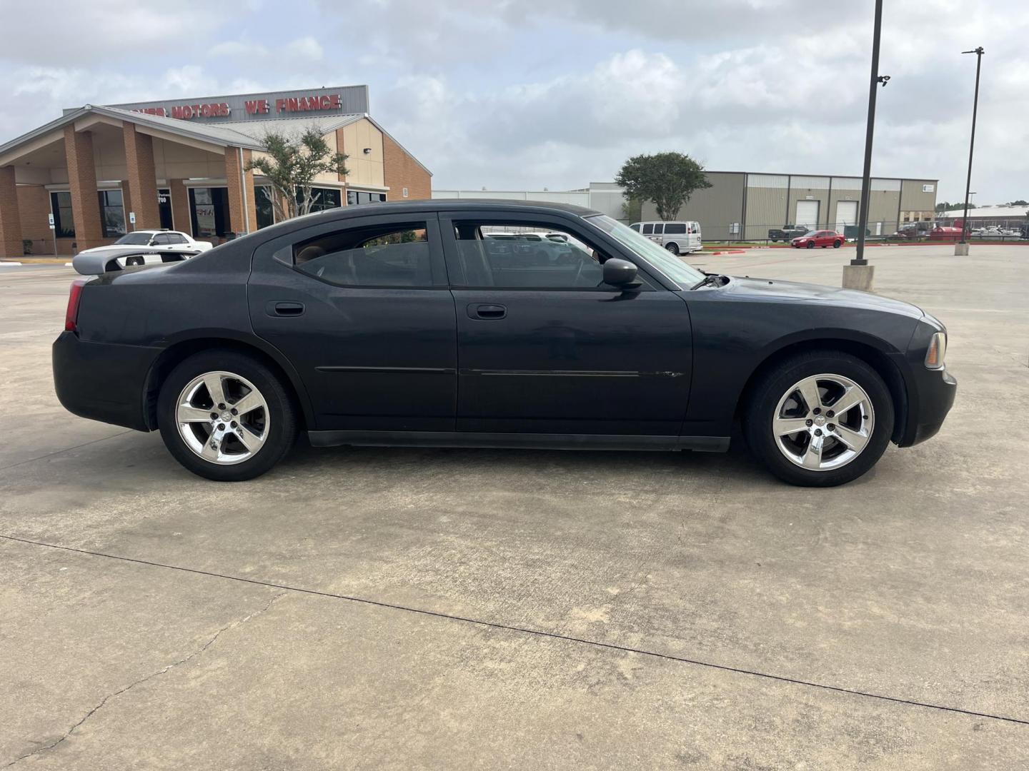 2007 black /black Dodge Charger SE (2B3KA43GX7H) with an 3.5L V6 SOHC 24V engine, 5-Speed Automatic Overdrive transmission, located at 14700 Tomball Parkway 249, Houston, TX, 77086, (281) 444-2200, 29.928619, -95.504074 - Photo#7