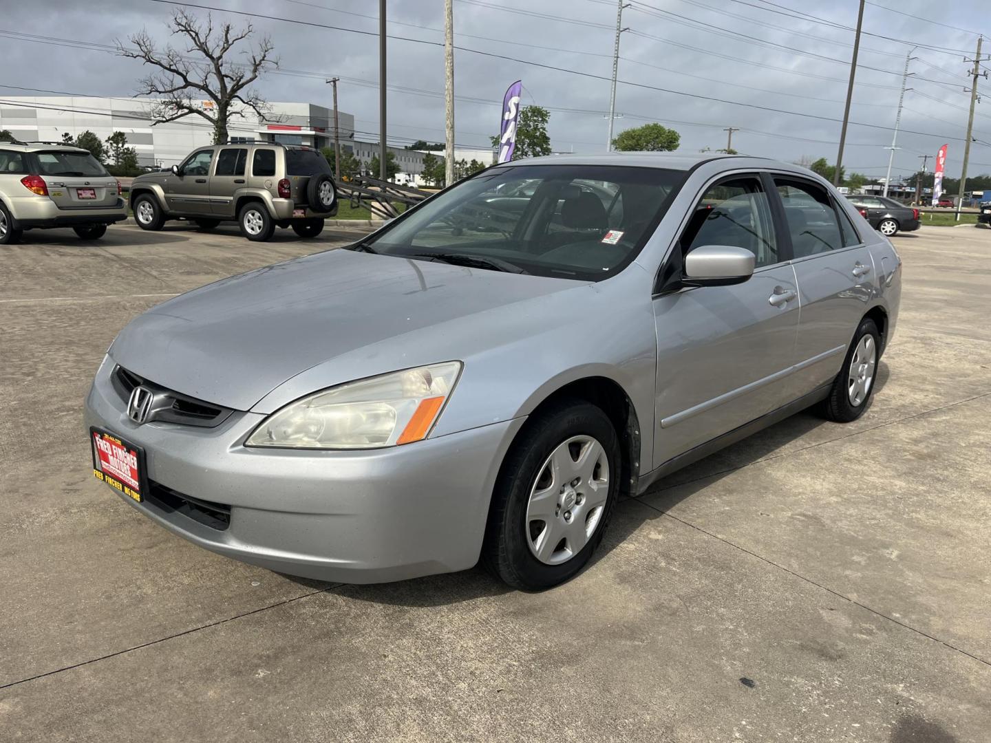 2005 silver /gray Honda Accord LX sedan AT (3HGCM56405G) with an 2.4L L4 DOHC 16V engine, 5-Speed Automatic Overdrive transmission, located at 14700 Tomball Parkway 249, Houston, TX, 77086, (281) 444-2200, 29.928619, -95.504074 - Photo#1