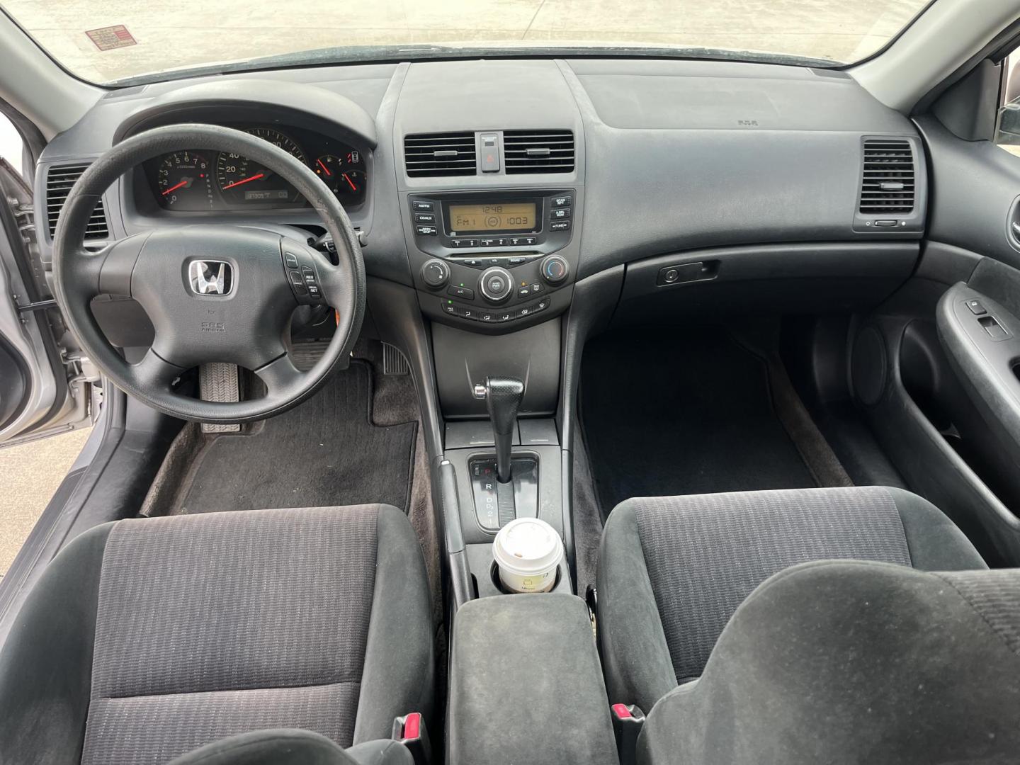 2005 silver /gray Honda Accord LX sedan AT (3HGCM56405G) with an 2.4L L4 DOHC 16V engine, 5-Speed Automatic Overdrive transmission, located at 14700 Tomball Parkway 249, Houston, TX, 77086, (281) 444-2200, 29.928619, -95.504074 - Photo#10