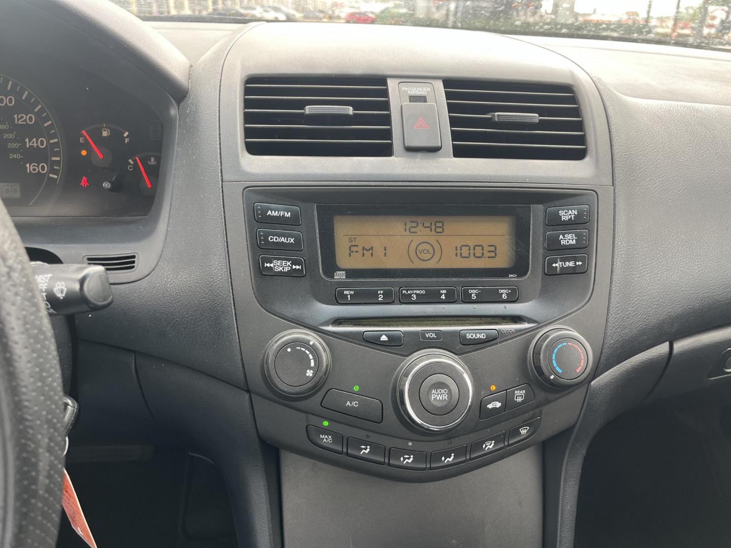 2005 silver /gray Honda Accord LX sedan AT (3HGCM56405G) with an 2.4L L4 DOHC 16V engine, 5-Speed Automatic Overdrive transmission, located at 14700 Tomball Parkway 249, Houston, TX, 77086, (281) 444-2200, 29.928619, -95.504074 - Photo#15