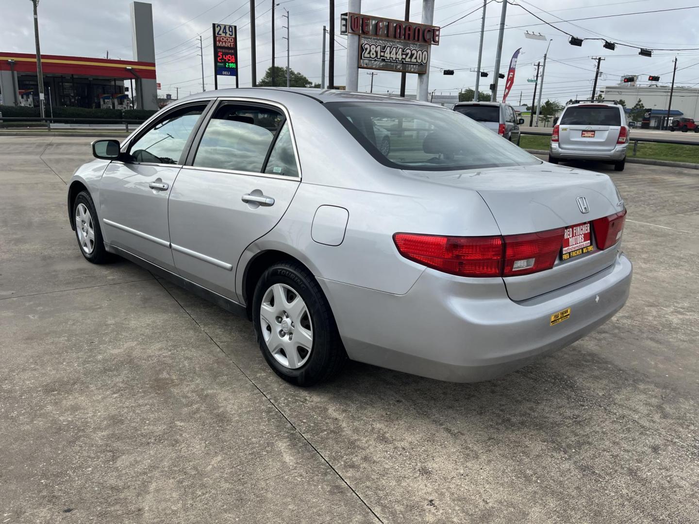 2005 silver /gray Honda Accord LX sedan AT (3HGCM56405G) with an 2.4L L4 DOHC 16V engine, 5-Speed Automatic Overdrive transmission, located at 14700 Tomball Parkway 249, Houston, TX, 77086, (281) 444-2200, 29.928619, -95.504074 - Photo#5