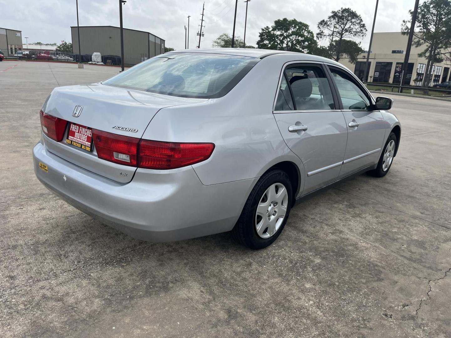 2005 silver /gray Honda Accord LX sedan AT (3HGCM56405G) with an 2.4L L4 DOHC 16V engine, 5-Speed Automatic Overdrive transmission, located at 14700 Tomball Parkway 249, Houston, TX, 77086, (281) 444-2200, 29.928619, -95.504074 - Photo#6