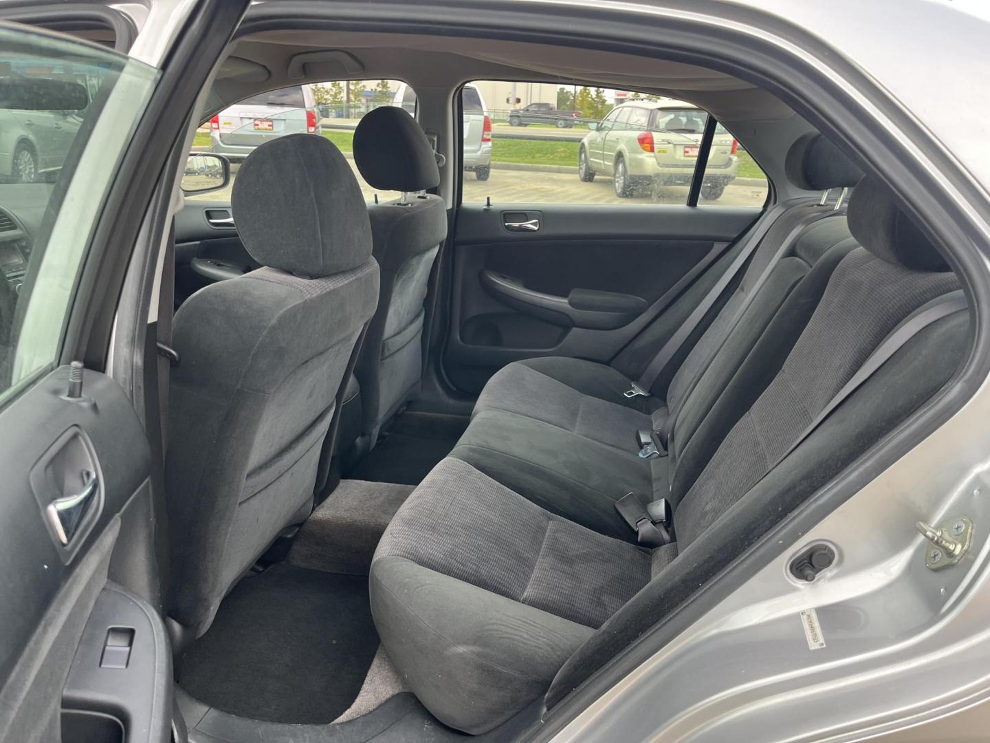 2005 silver /gray Honda Accord LX sedan AT (3HGCM56405G) with an 2.4L L4 DOHC 16V engine, 5-Speed Automatic Overdrive transmission, located at 14700 Tomball Parkway 249, Houston, TX, 77086, (281) 444-2200, 29.928619, -95.504074 - Photo#8