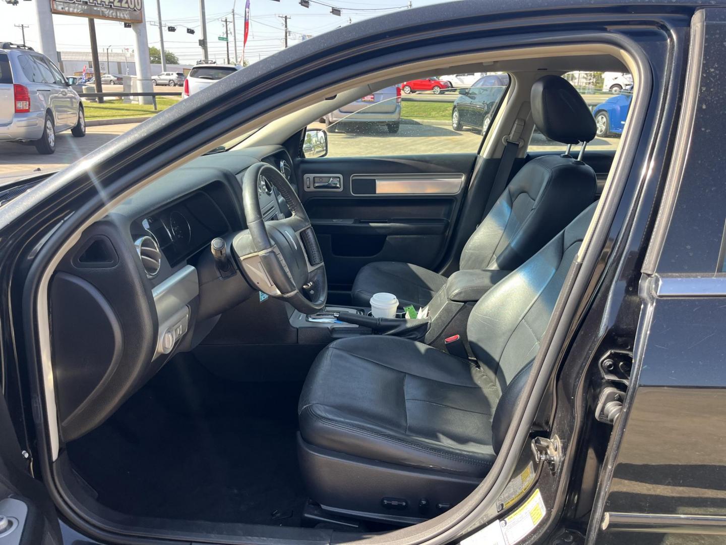 2009 black /black Lincoln MKZ FWD (3LNHM26T09R) with an 3.5L V6 DOHC 24V engine, 6-Speed Automatic transmission, located at 14700 Tomball Parkway 249, Houston, TX, 77086, (281) 444-2200, 29.928619, -95.504074 - Photo#8