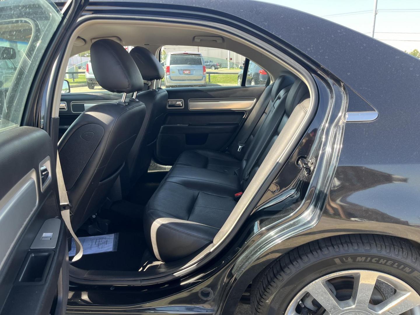 2009 black /black Lincoln MKZ FWD (3LNHM26T09R) with an 3.5L V6 DOHC 24V engine, 6-Speed Automatic transmission, located at 14700 Tomball Parkway 249, Houston, TX, 77086, (281) 444-2200, 29.928619, -95.504074 - Photo#9