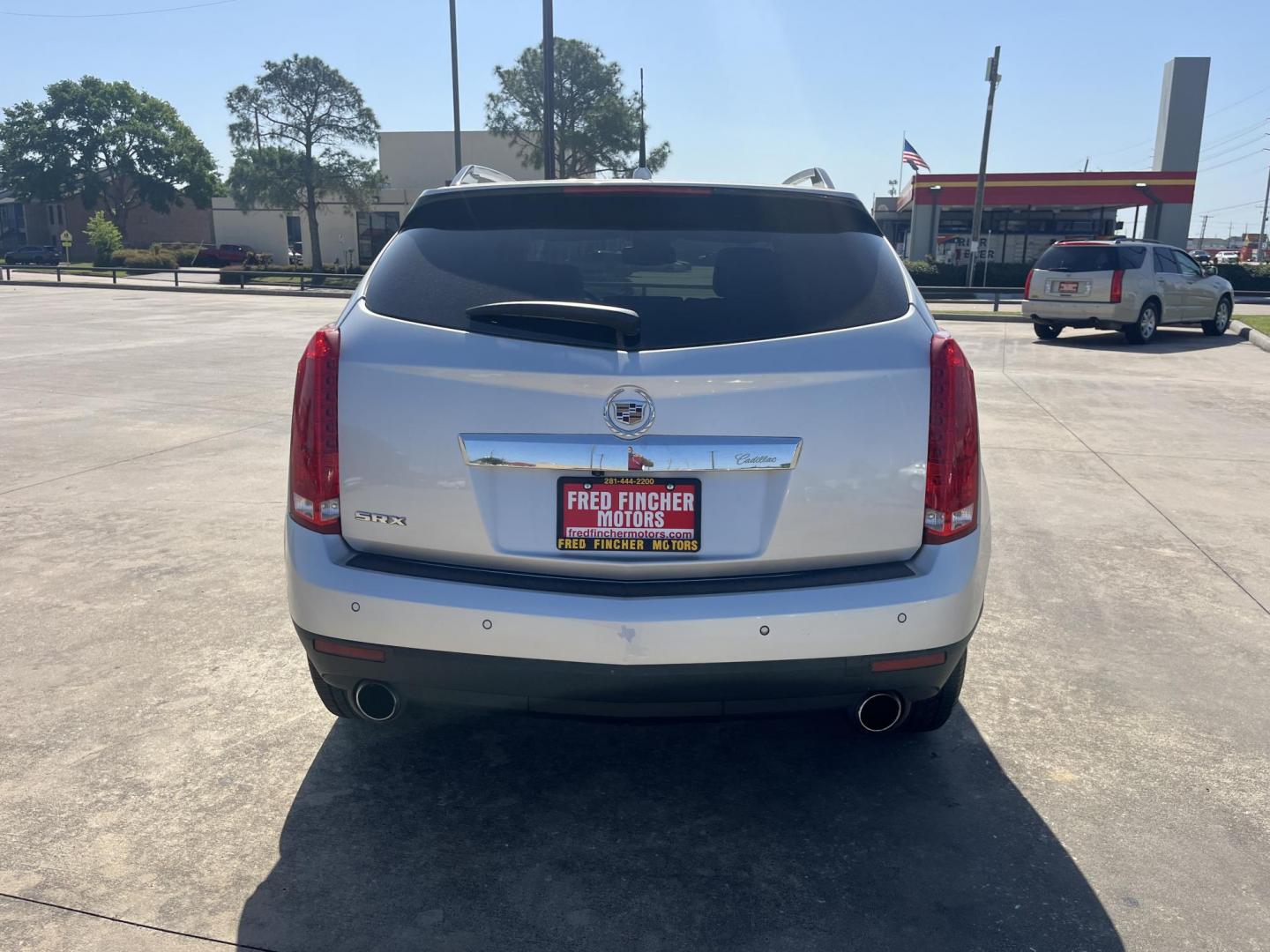 2011 silver /TAN Cadillac SRX Luxury Collection (3GYFNAEY8BS) with an 3.0L V6 DOHC 24V engine, 6-Speed Automatic transmission, located at 14700 Tomball Parkway 249, Houston, TX, 77086, (281) 444-2200, 29.928619, -95.504074 - Photo#4