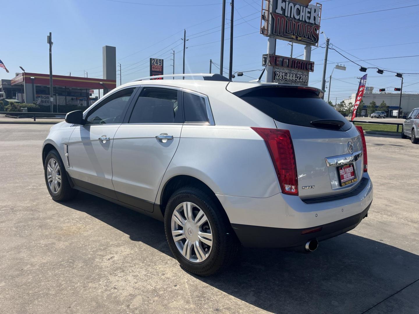 2011 silver /TAN Cadillac SRX Luxury Collection (3GYFNAEY8BS) with an 3.0L V6 DOHC 24V engine, 6-Speed Automatic transmission, located at 14700 Tomball Parkway 249, Houston, TX, 77086, (281) 444-2200, 29.928619, -95.504074 - Photo#5