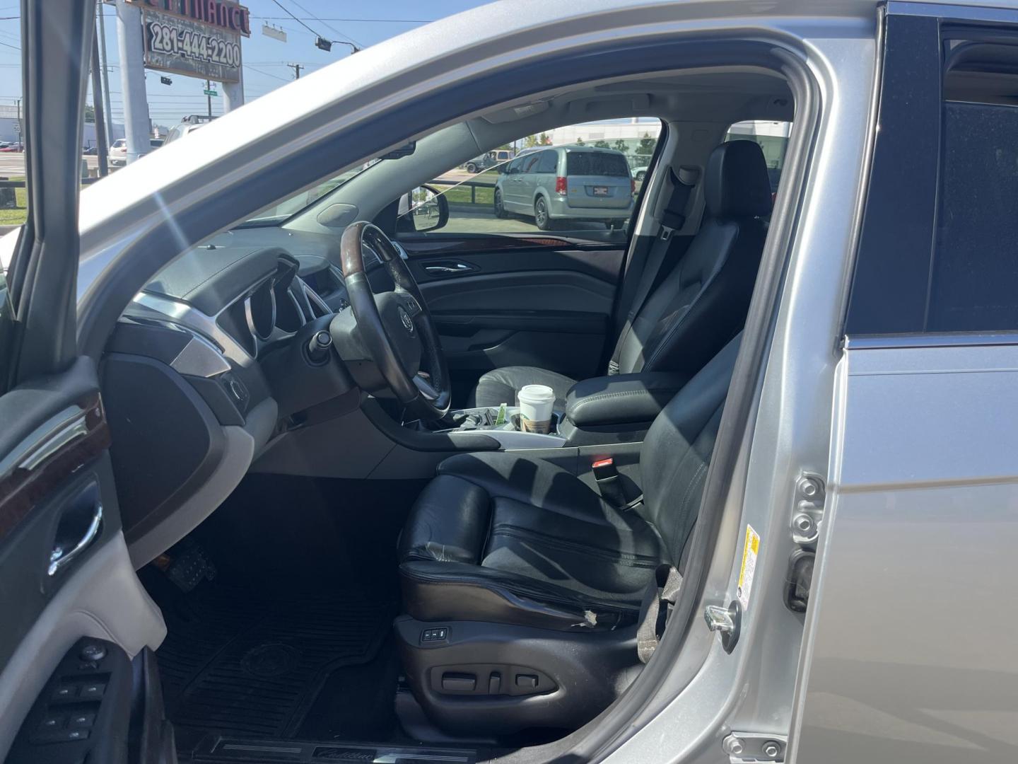 2011 silver /TAN Cadillac SRX Luxury Collection (3GYFNAEY8BS) with an 3.0L V6 DOHC 24V engine, 6-Speed Automatic transmission, located at 14700 Tomball Parkway 249, Houston, TX, 77086, (281) 444-2200, 29.928619, -95.504074 - Photo#8