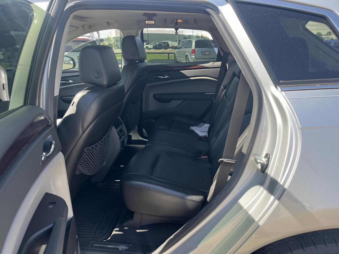 2011 silver /TAN Cadillac SRX Luxury Collection (3GYFNAEY8BS) with an 3.0L V6 DOHC 24V engine, 6-Speed Automatic transmission, located at 14700 Tomball Parkway 249, Houston, TX, 77086, (281) 444-2200, 29.928619, -95.504074 - Photo#9