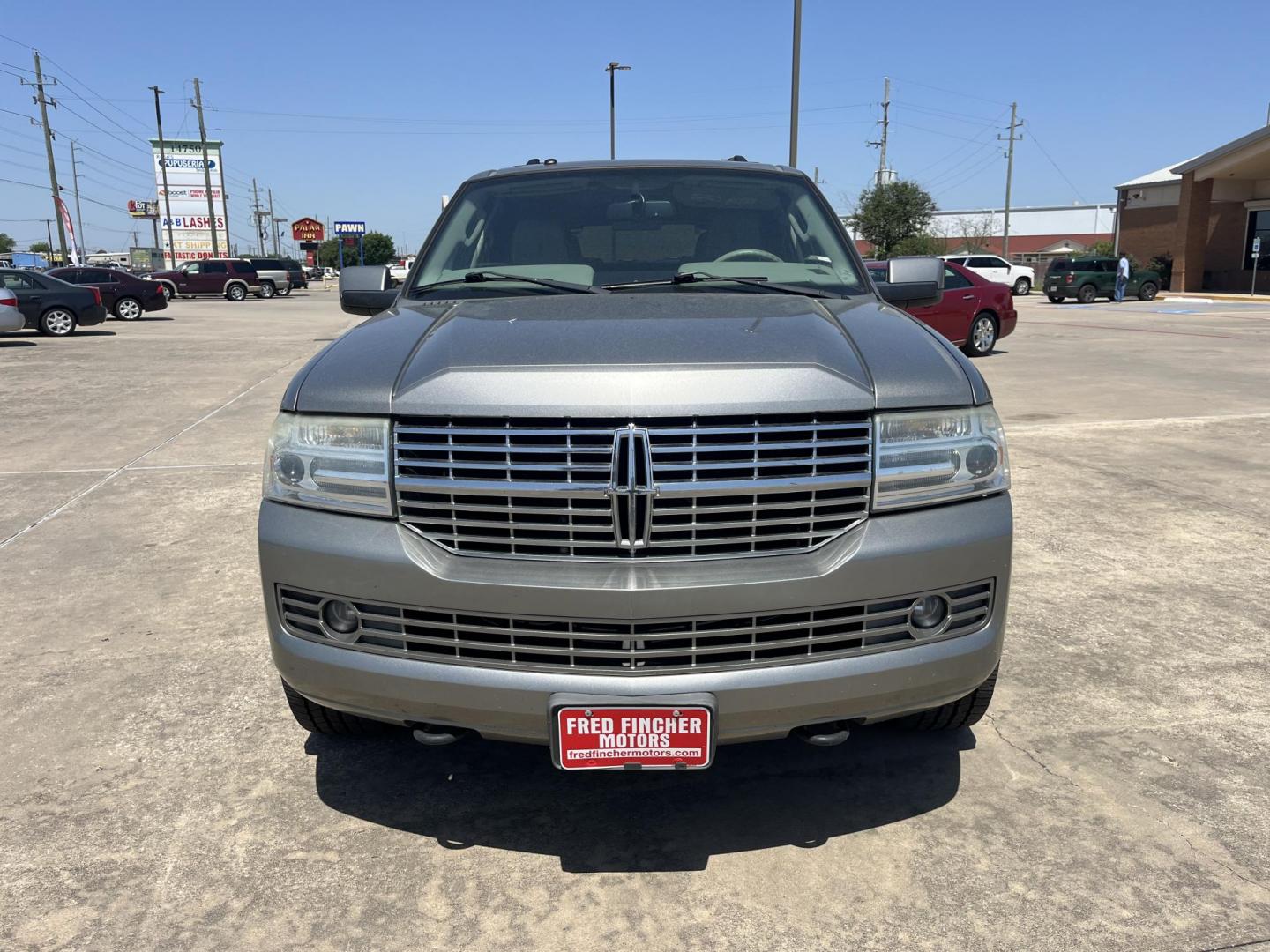 2008 GOLD /TAN Lincoln Navigator L 2WD (5LMFL27588L) with an 5.4L V8 SOHC 24V engine, 6-Speed Automatic Overdrive transmission, located at 14700 Tomball Parkway 249, Houston, TX, 77086, (281) 444-2200, 29.928619, -95.504074 - Photo#1