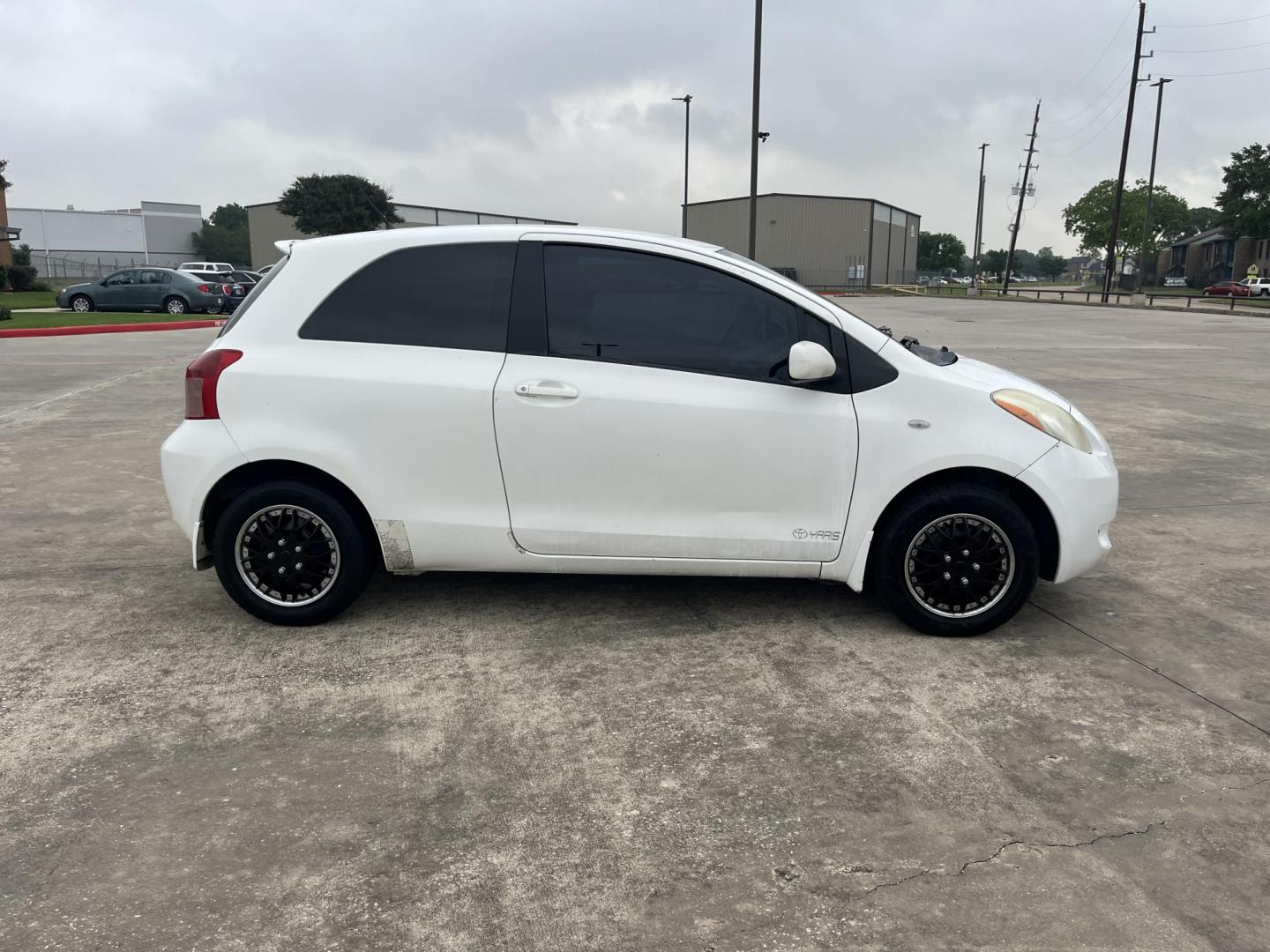 2006 white /Black Toyota Yaris 3-Door Liftback (JTDJT923665) with an 1.5L L4 DOHC 16V engine, Automatic transmission, located at 14700 Tomball Parkway 249, Houston, TX, 77086, (281) 444-2200, 29.928619, -95.504074 - Photo#7