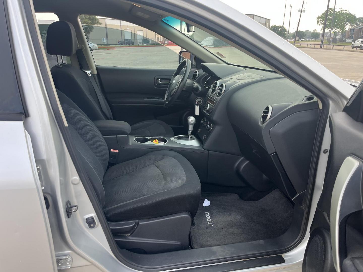 2011 silver /Black Nissan Rogue S 2WD (JN8AS5MT4BW) with an 2.5L L4 DOHC 16V engine, CVT transmission, located at 14700 Tomball Parkway 249, Houston, TX, 77086, (281) 444-2200, 29.928619, -95.504074 - Photo#10