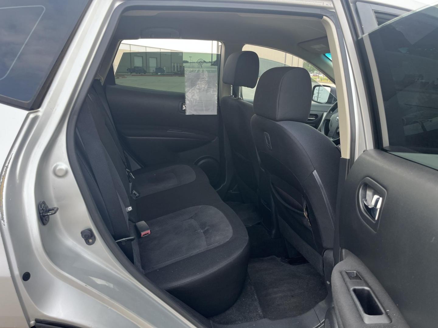 2011 silver /Black Nissan Rogue S 2WD (JN8AS5MT4BW) with an 2.5L L4 DOHC 16V engine, CVT transmission, located at 14700 Tomball Parkway 249, Houston, TX, 77086, (281) 444-2200, 29.928619, -95.504074 - Photo#12