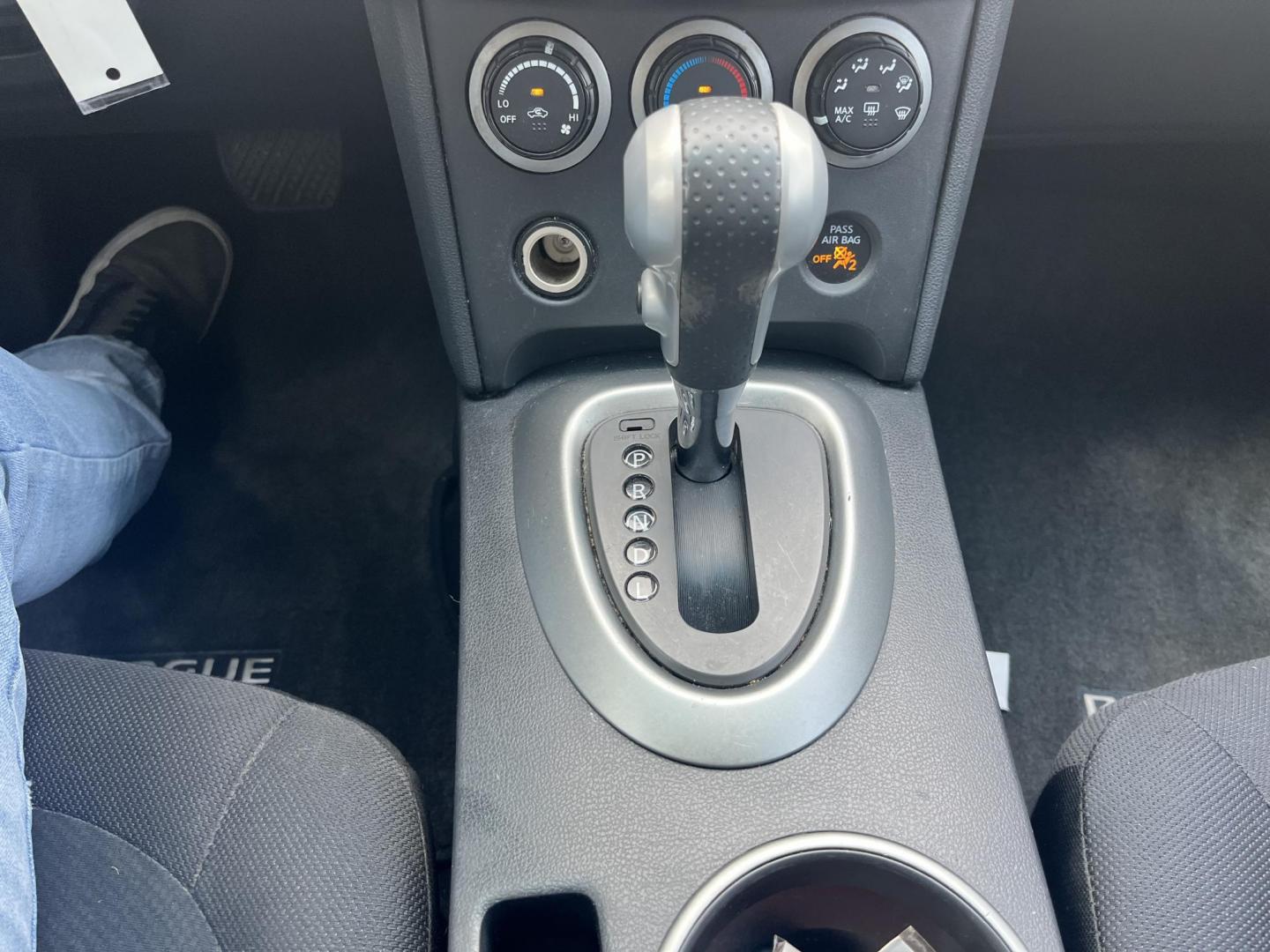 2011 silver /Black Nissan Rogue S 2WD (JN8AS5MT4BW) with an 2.5L L4 DOHC 16V engine, CVT transmission, located at 14700 Tomball Parkway 249, Houston, TX, 77086, (281) 444-2200, 29.928619, -95.504074 - Photo#13