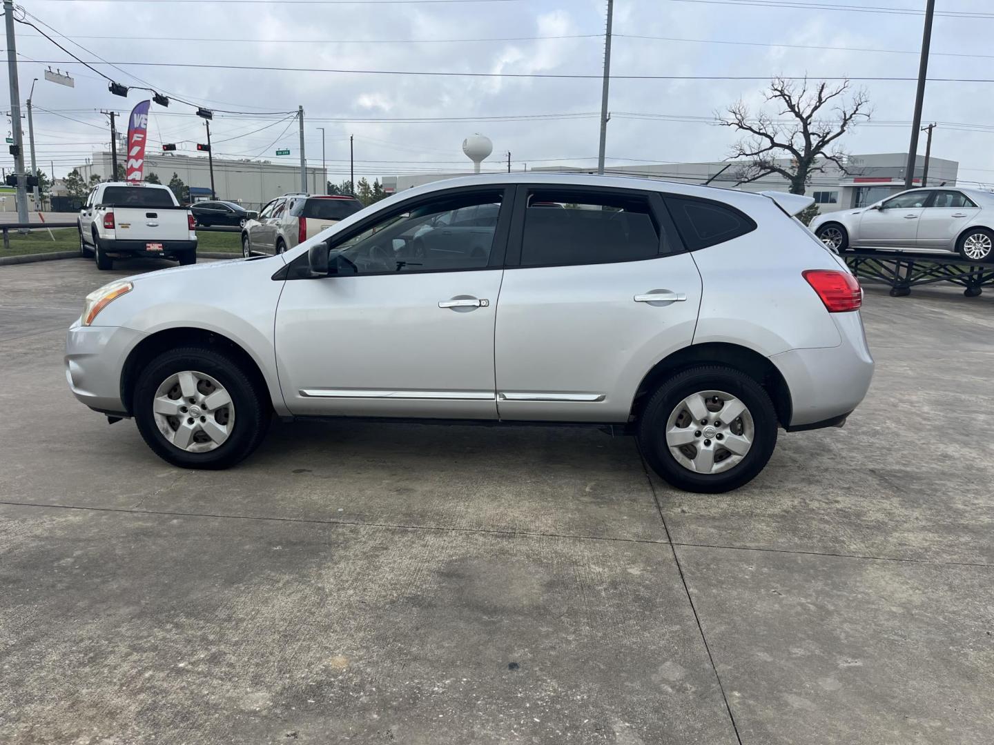 2011 silver /Black Nissan Rogue S 2WD (JN8AS5MT4BW) with an 2.5L L4 DOHC 16V engine, CVT transmission, located at 14700 Tomball Parkway 249, Houston, TX, 77086, (281) 444-2200, 29.928619, -95.504074 - Photo#3