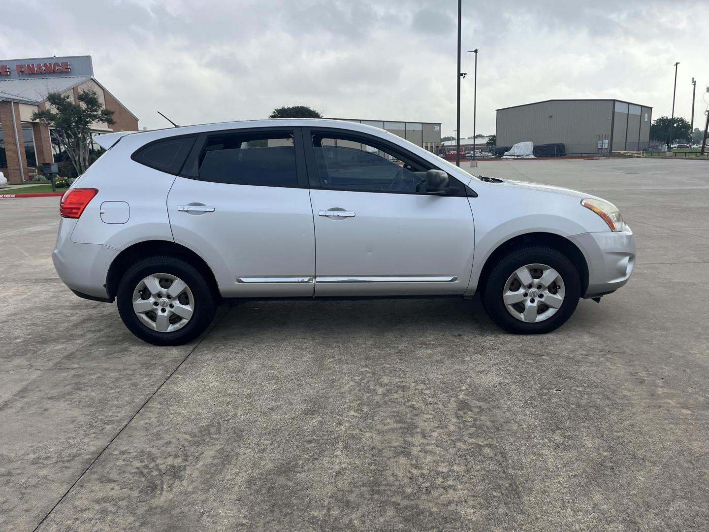 2011 silver /Black Nissan Rogue S 2WD (JN8AS5MT4BW) with an 2.5L L4 DOHC 16V engine, CVT transmission, located at 14700 Tomball Parkway 249, Houston, TX, 77086, (281) 444-2200, 29.928619, -95.504074 - Photo#5