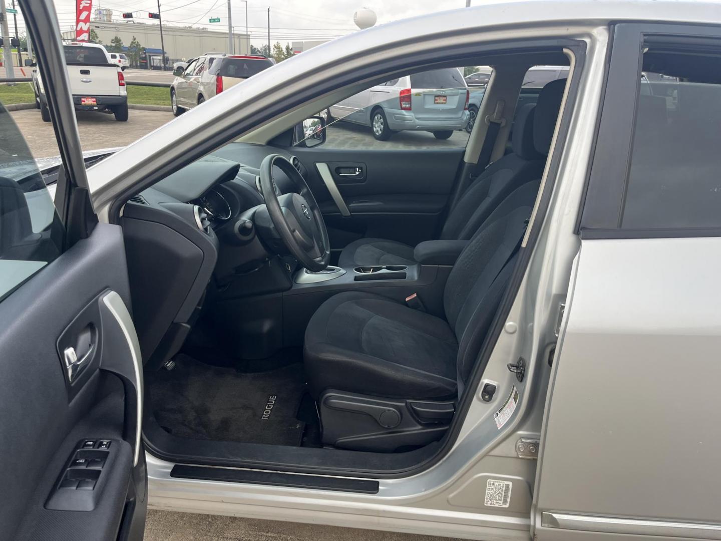 2011 silver /Black Nissan Rogue S 2WD (JN8AS5MT4BW) with an 2.5L L4 DOHC 16V engine, CVT transmission, located at 14700 Tomball Parkway 249, Houston, TX, 77086, (281) 444-2200, 29.928619, -95.504074 - Photo#6