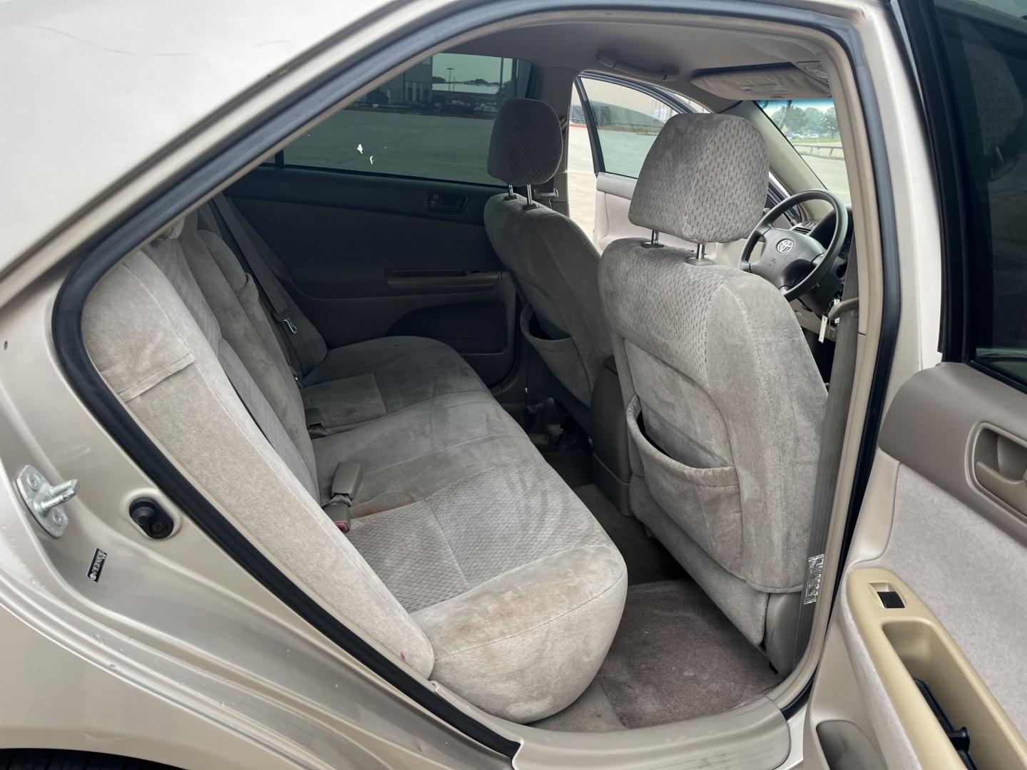 2004 GOLD /Tan Toyota Camry LE (4T1BE32K14U) with an 2.4L L4 DOHC 16V engine, Automatic transmission, located at 14700 Tomball Parkway 249, Houston, TX, 77086, (281) 444-2200, 29.928619, -95.504074 - Photo#11