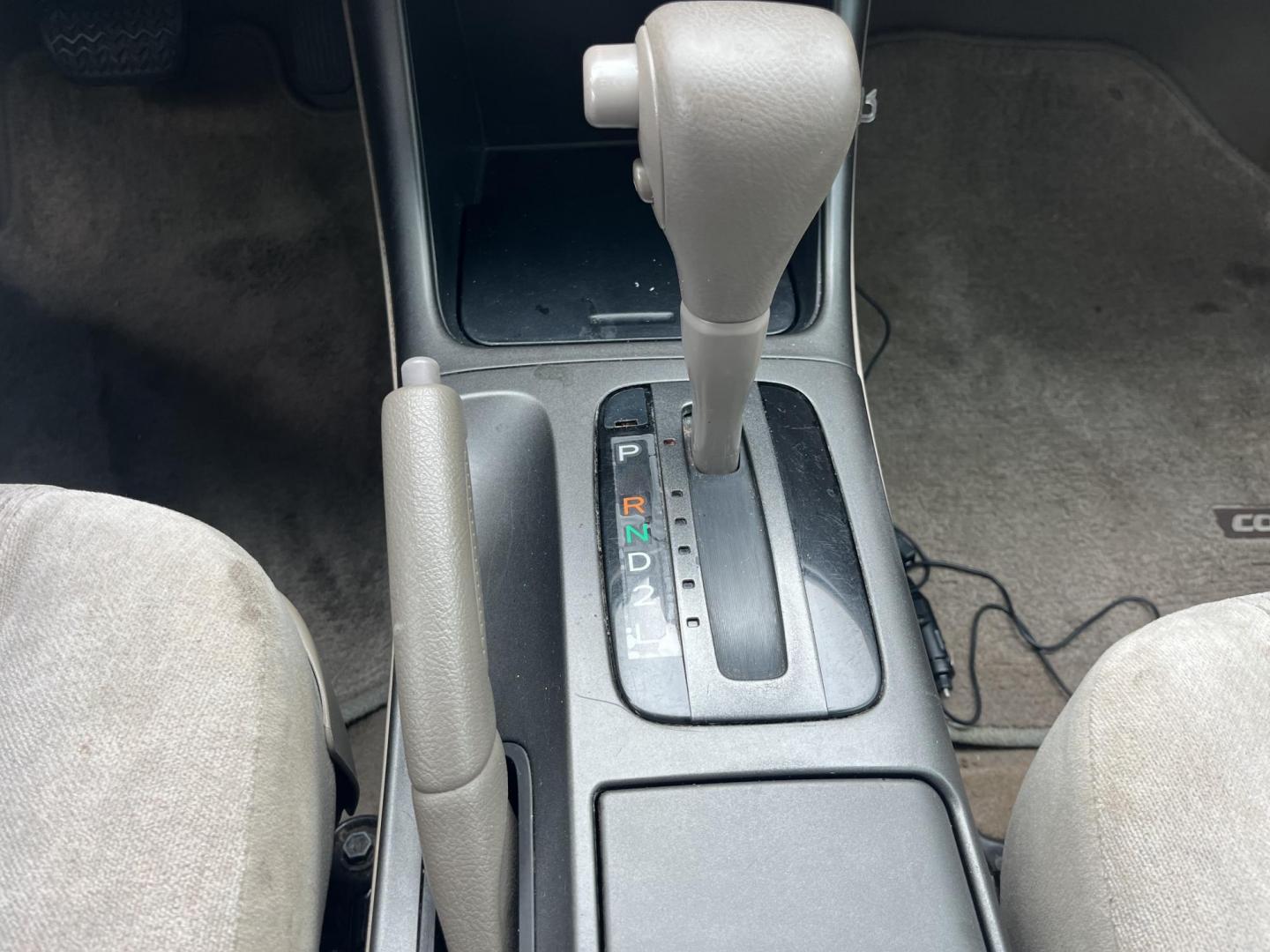 2004 GOLD /Tan Toyota Camry LE (4T1BE32K14U) with an 2.4L L4 DOHC 16V engine, Automatic transmission, located at 14700 Tomball Parkway 249, Houston, TX, 77086, (281) 444-2200, 29.928619, -95.504074 - Photo#12
