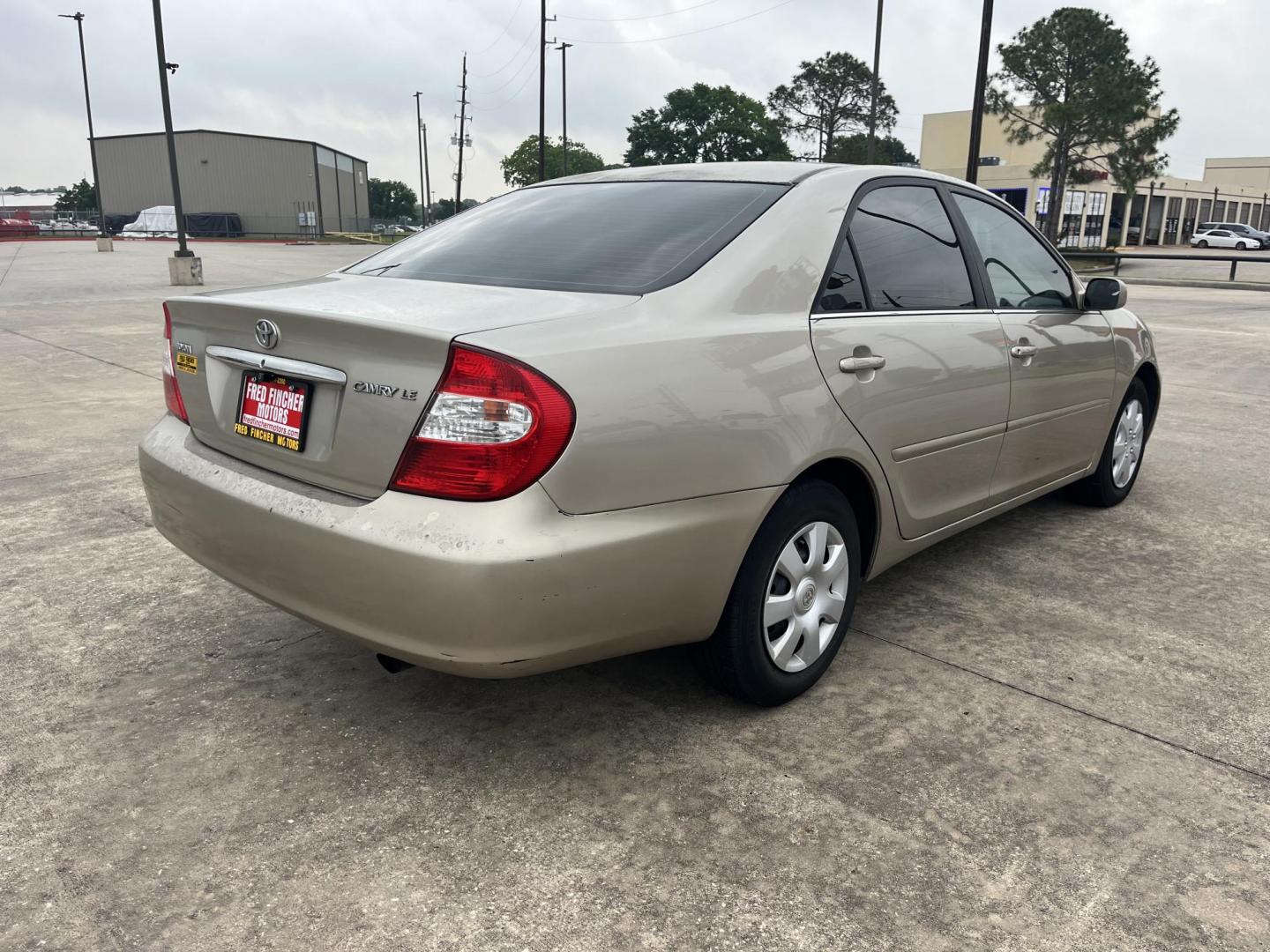 2004 GOLD /Tan Toyota Camry LE (4T1BE32K14U) with an 2.4L L4 DOHC 16V engine, Automatic transmission, located at 14700 Tomball Parkway 249, Houston, TX, 77086, (281) 444-2200, 29.928619, -95.504074 - Photo#5