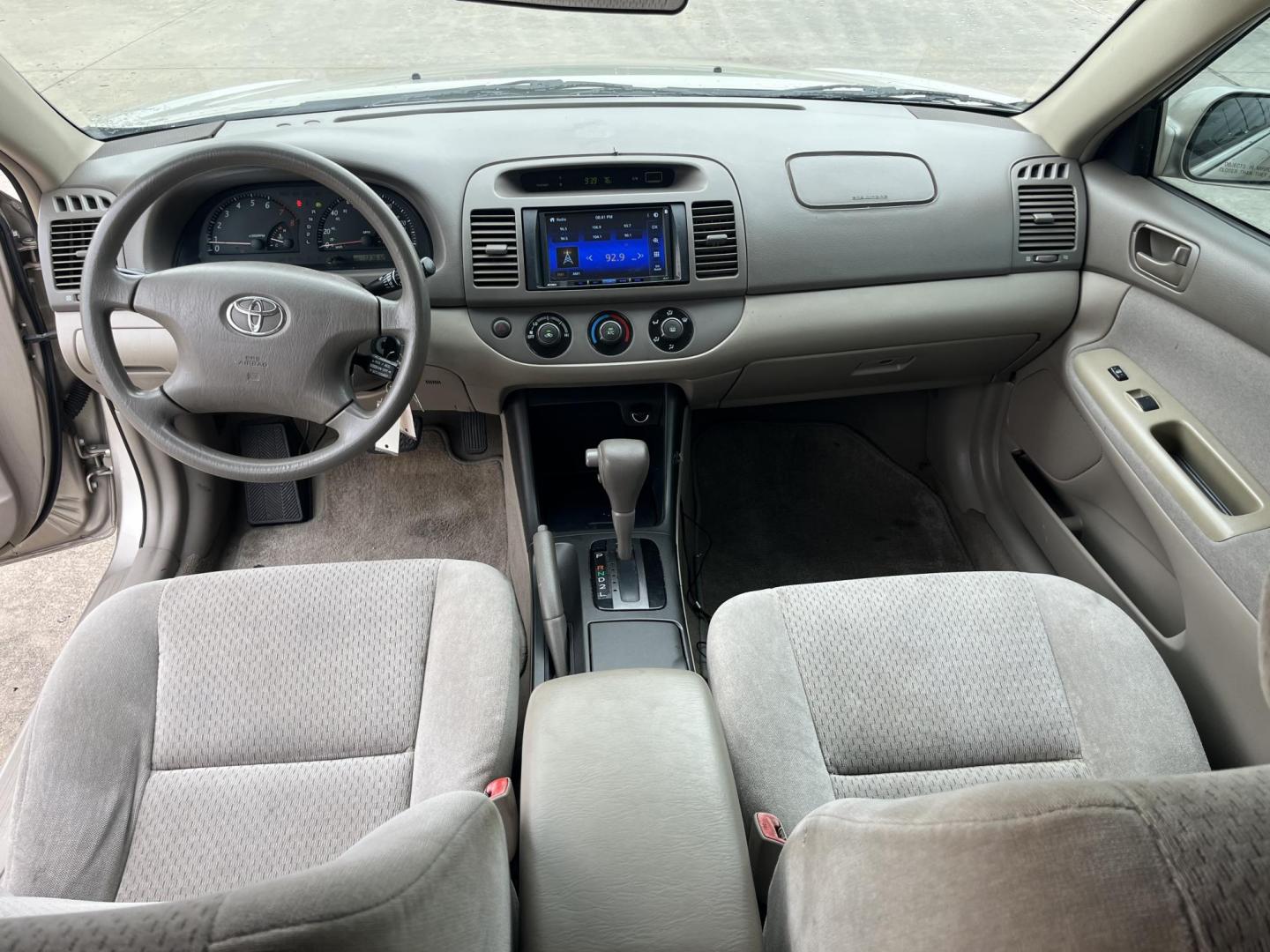 2004 GOLD /Tan Toyota Camry LE (4T1BE32K14U) with an 2.4L L4 DOHC 16V engine, Automatic transmission, located at 14700 Tomball Parkway 249, Houston, TX, 77086, (281) 444-2200, 29.928619, -95.504074 - Photo#9
