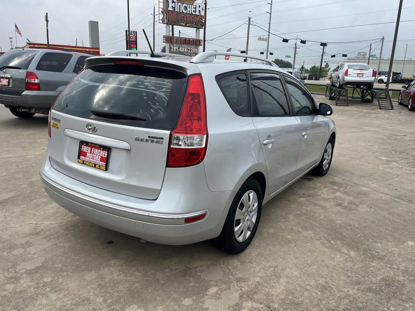 2011 silver /Black Hyundai Elantra Touring GLS Automatic (KMHDC8AE0BU) with an 2.0L L4 DOHC 16V engine, 4-Speed Automatic transmission, located at 14700 Tomball Parkway 249, Houston, TX, 77086, (281) 444-2200, 29.928619, -95.504074 - Photo#11