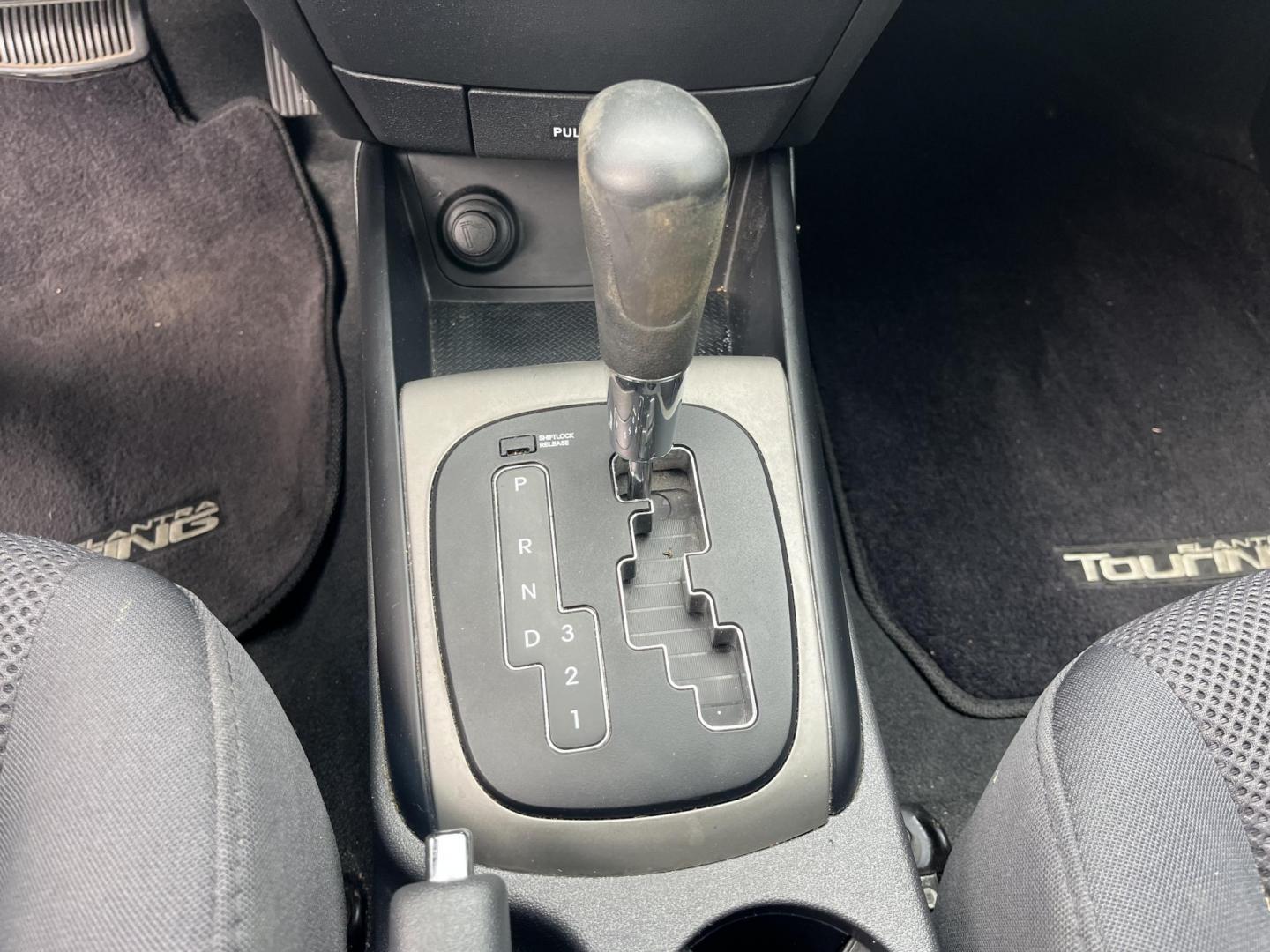 2011 silver /Black Hyundai Elantra Touring GLS Automatic (KMHDC8AE0BU) with an 2.0L L4 DOHC 16V engine, 4-Speed Automatic transmission, located at 14700 Tomball Parkway 249, Houston, TX, 77086, (281) 444-2200, 29.928619, -95.504074 - Photo#12