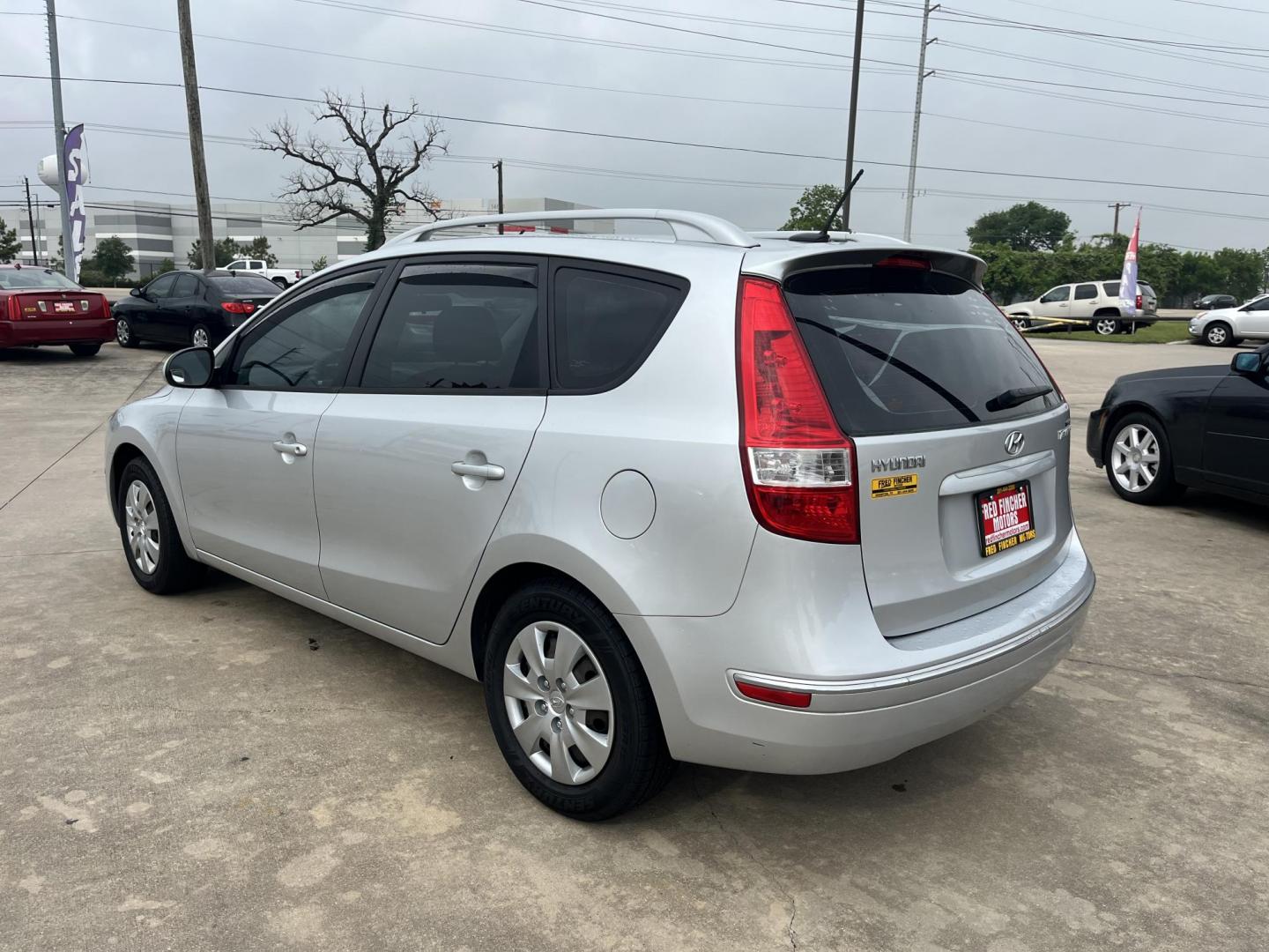 2011 silver /Black Hyundai Elantra Touring GLS Automatic (KMHDC8AE0BU) with an 2.0L L4 DOHC 16V engine, 4-Speed Automatic transmission, located at 14700 Tomball Parkway 249, Houston, TX, 77086, (281) 444-2200, 29.928619, -95.504074 - Photo#3