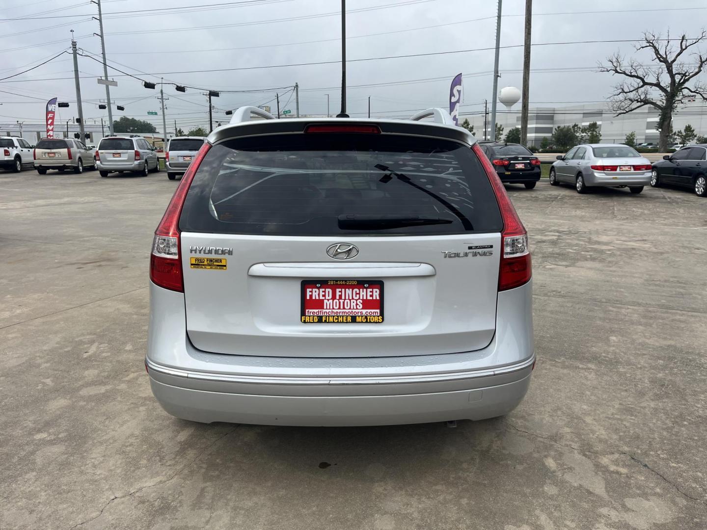 2011 silver /Black Hyundai Elantra Touring GLS Automatic (KMHDC8AE0BU) with an 2.0L L4 DOHC 16V engine, 4-Speed Automatic transmission, located at 14700 Tomball Parkway 249, Houston, TX, 77086, (281) 444-2200, 29.928619, -95.504074 - Photo#4