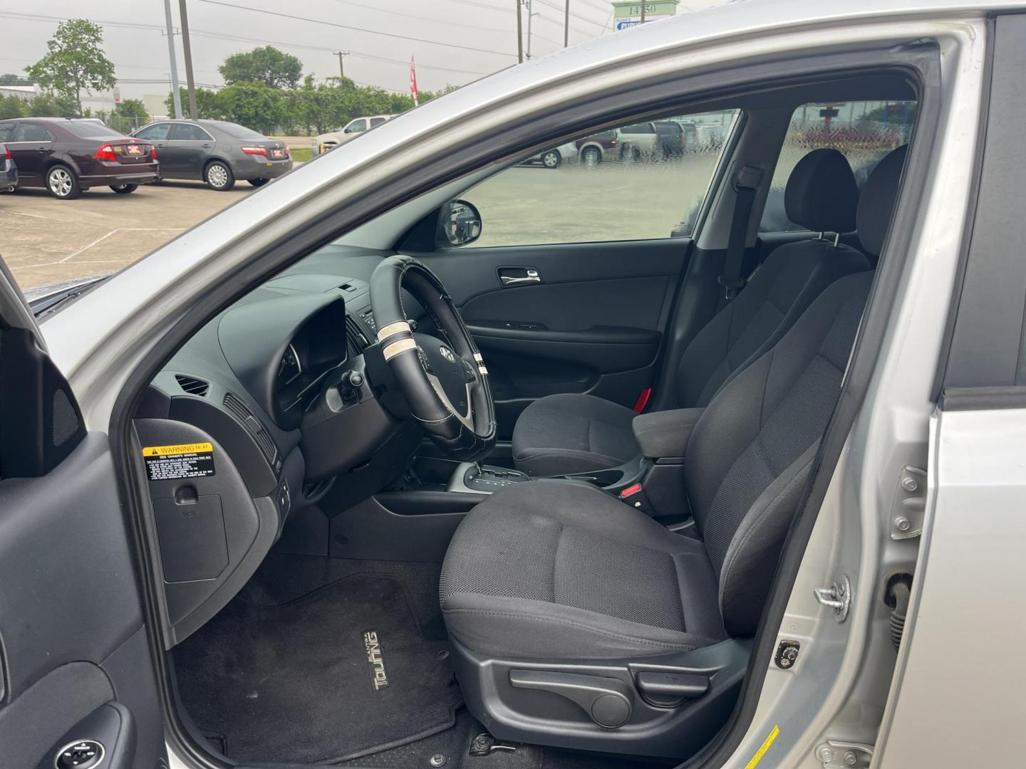 2011 silver /Black Hyundai Elantra Touring GLS Automatic (KMHDC8AE0BU) with an 2.0L L4 DOHC 16V engine, 4-Speed Automatic transmission, located at 14700 Tomball Parkway 249, Houston, TX, 77086, (281) 444-2200, 29.928619, -95.504074 - Photo#6